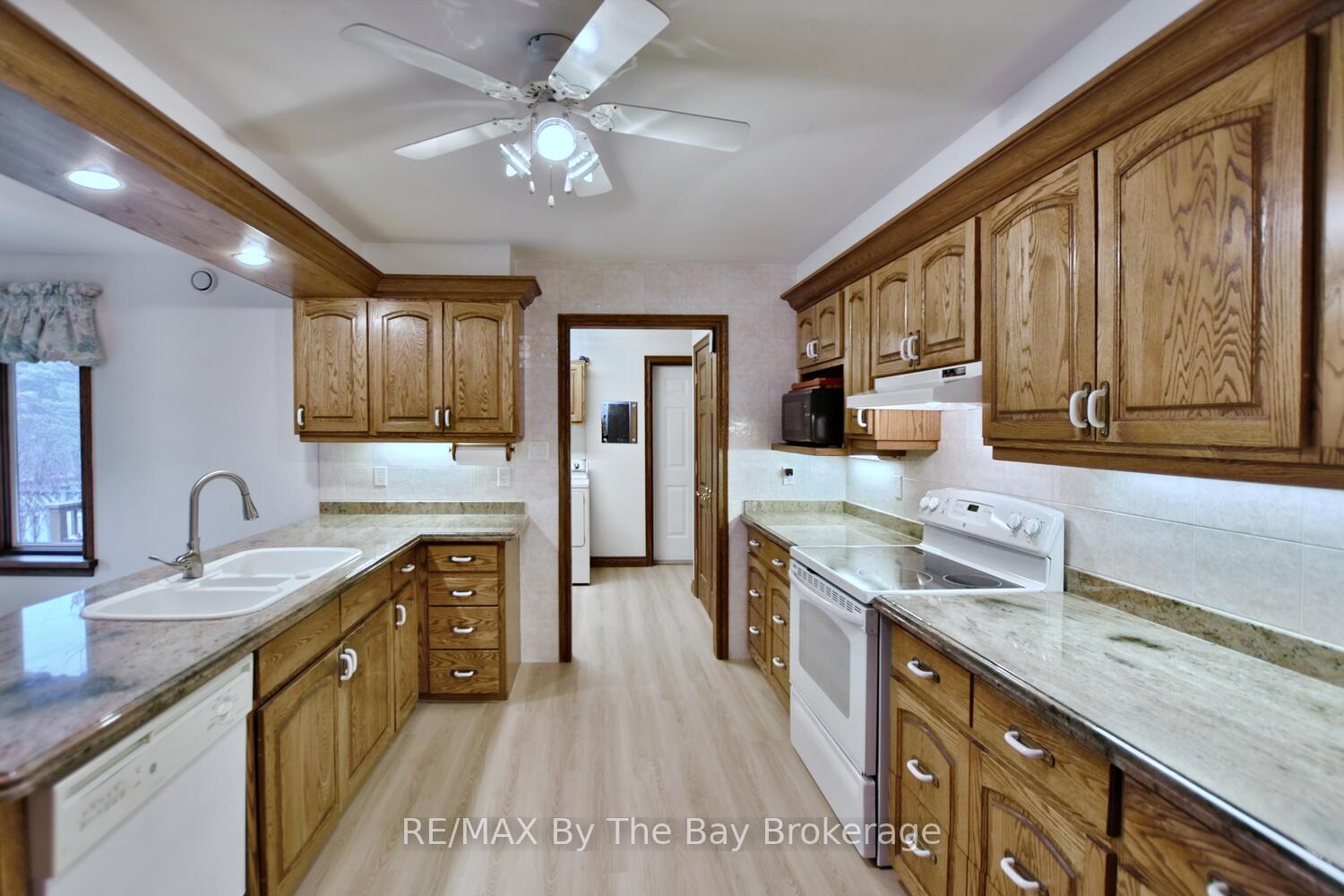 Photo 6 of 23 Kelley Crescent, Wasaga Beach — HOMEH