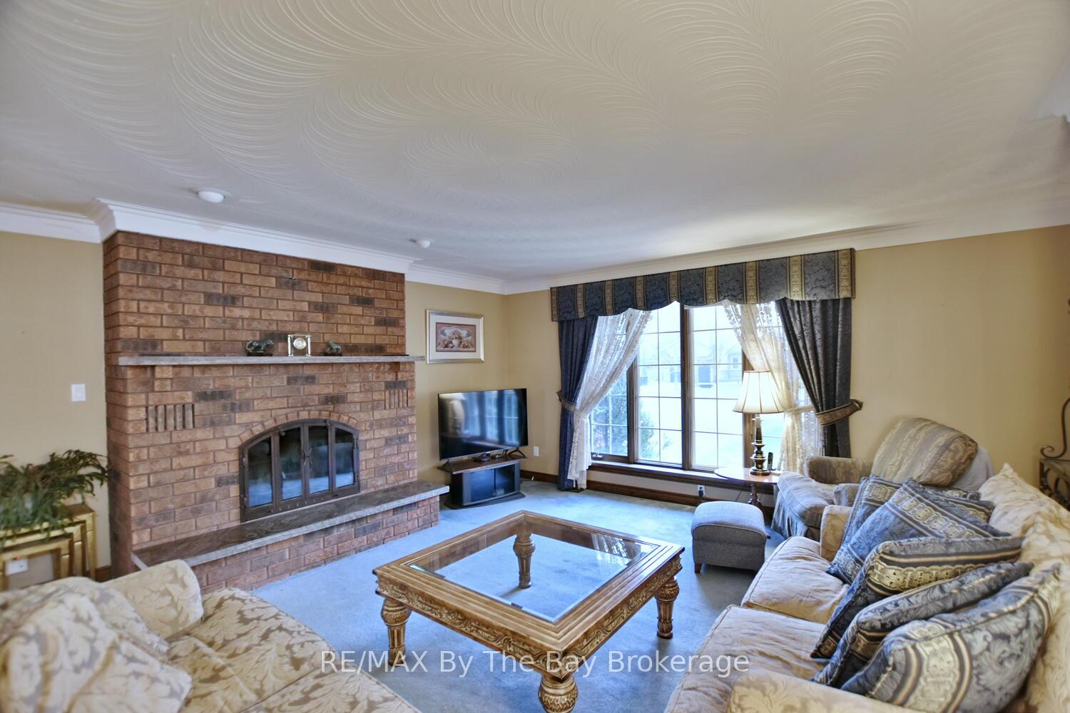 Photo 10 of 23 Kelley Crescent, Wasaga Beach — HOMEH