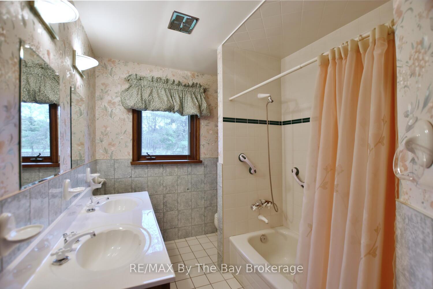 Photo 18 of 23 Kelley Crescent, Wasaga Beach — HOMEH