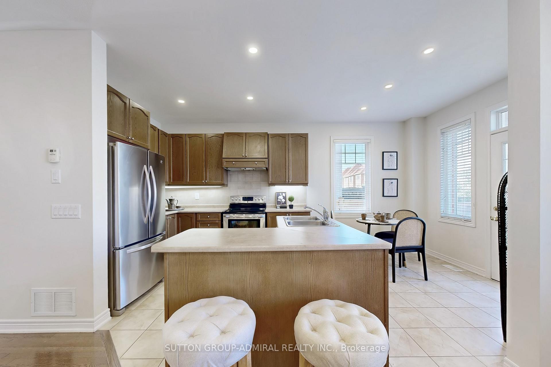 Photo 13 of 95 Southdown Avenue, Vaughan, Patterson — HOMEH