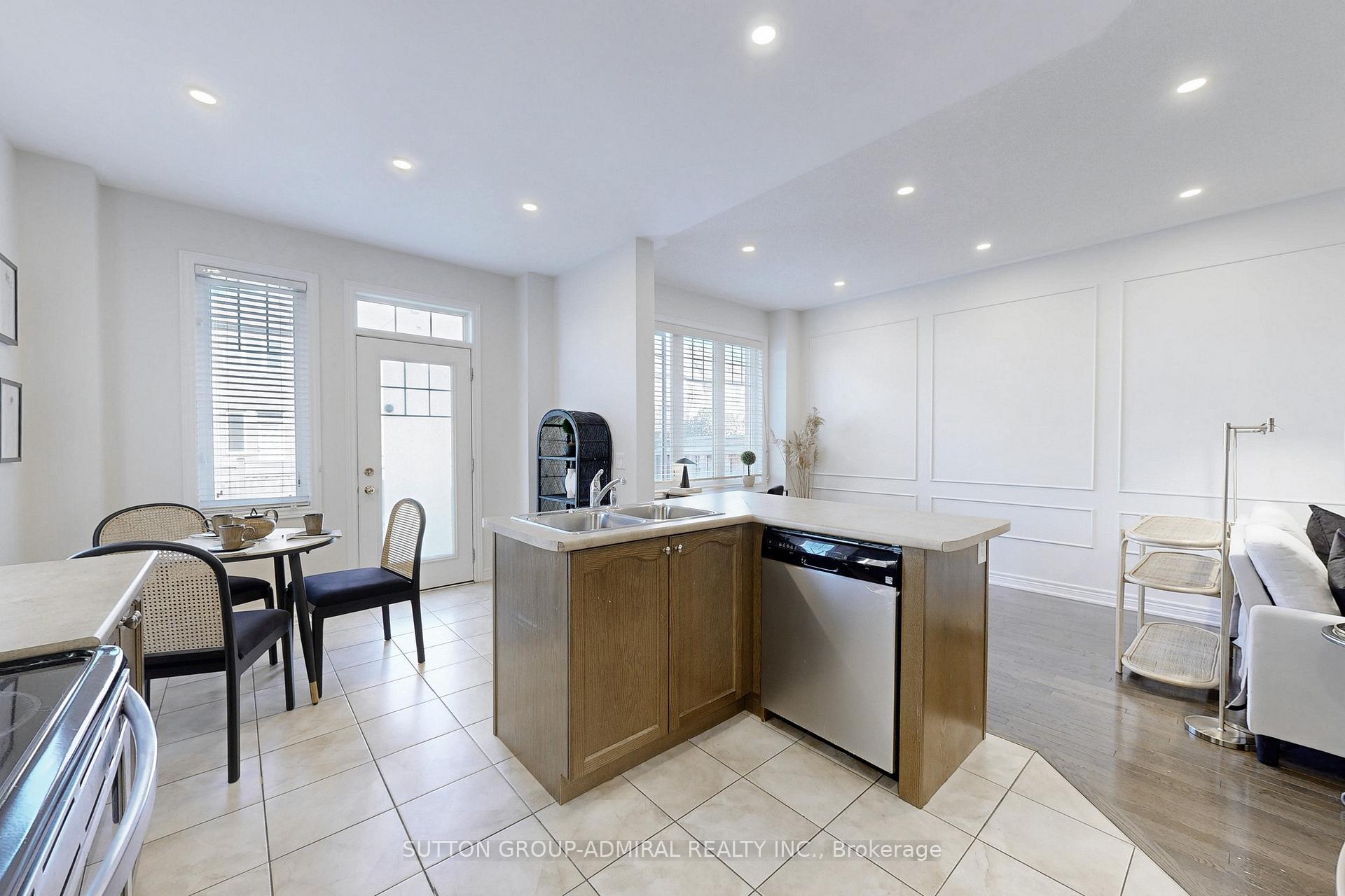 Photo 15 of 95 Southdown Avenue, Vaughan, Patterson — HOMEH