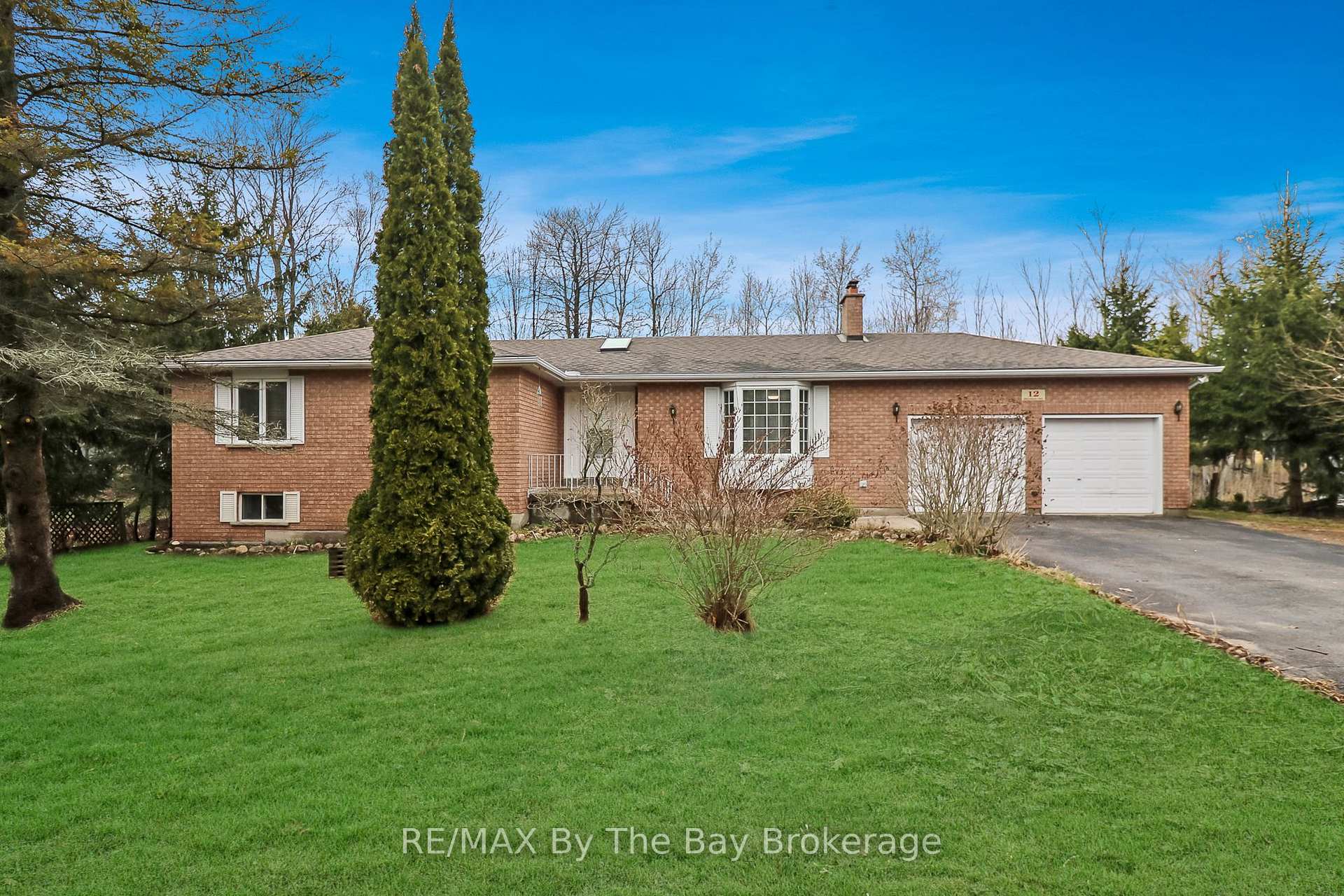 Photo 3 of 12 Bridlewood Crescent, Wasaga Beach — HOMEH