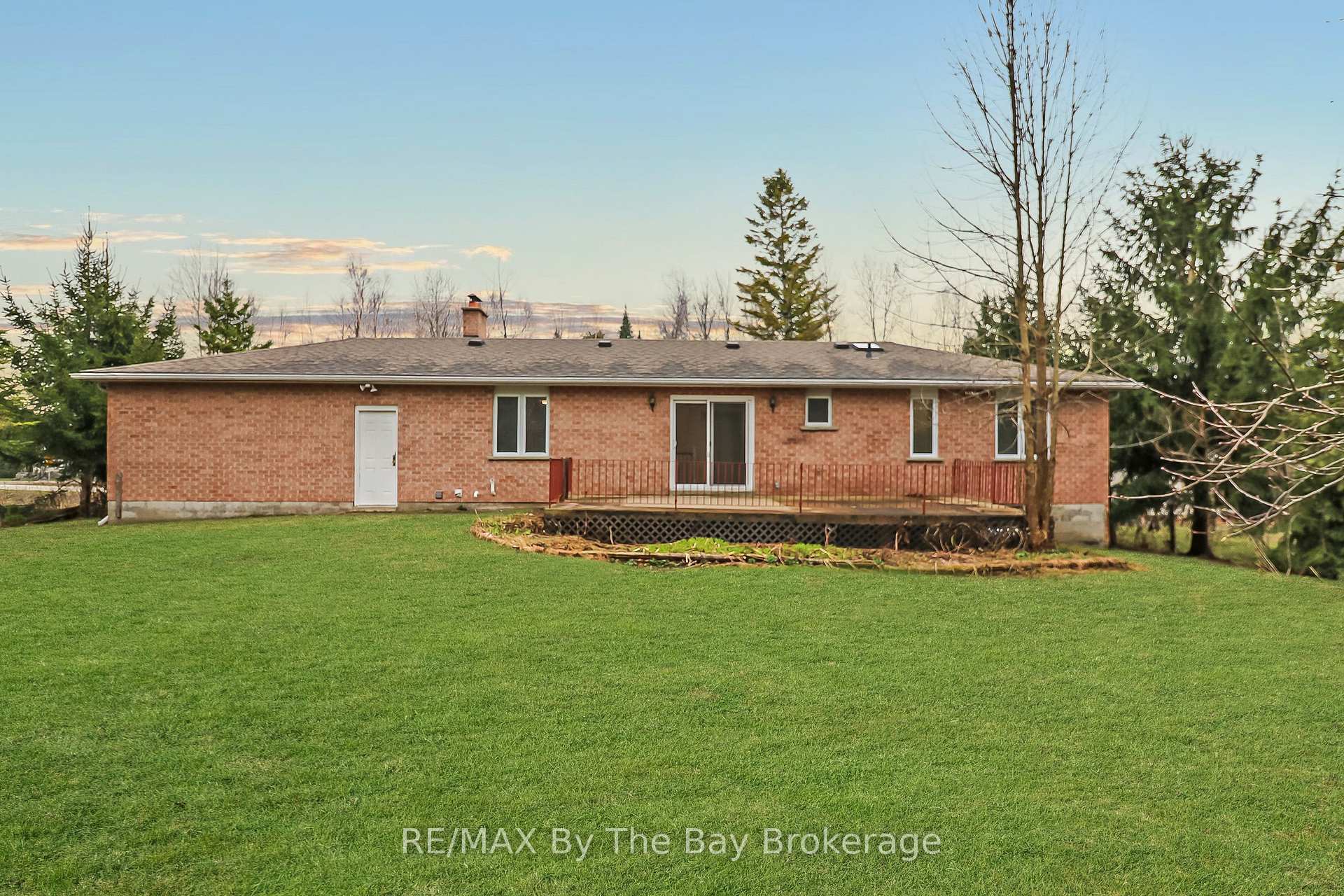 Photo 8 of 12 Bridlewood Crescent, Wasaga Beach — HOMEH