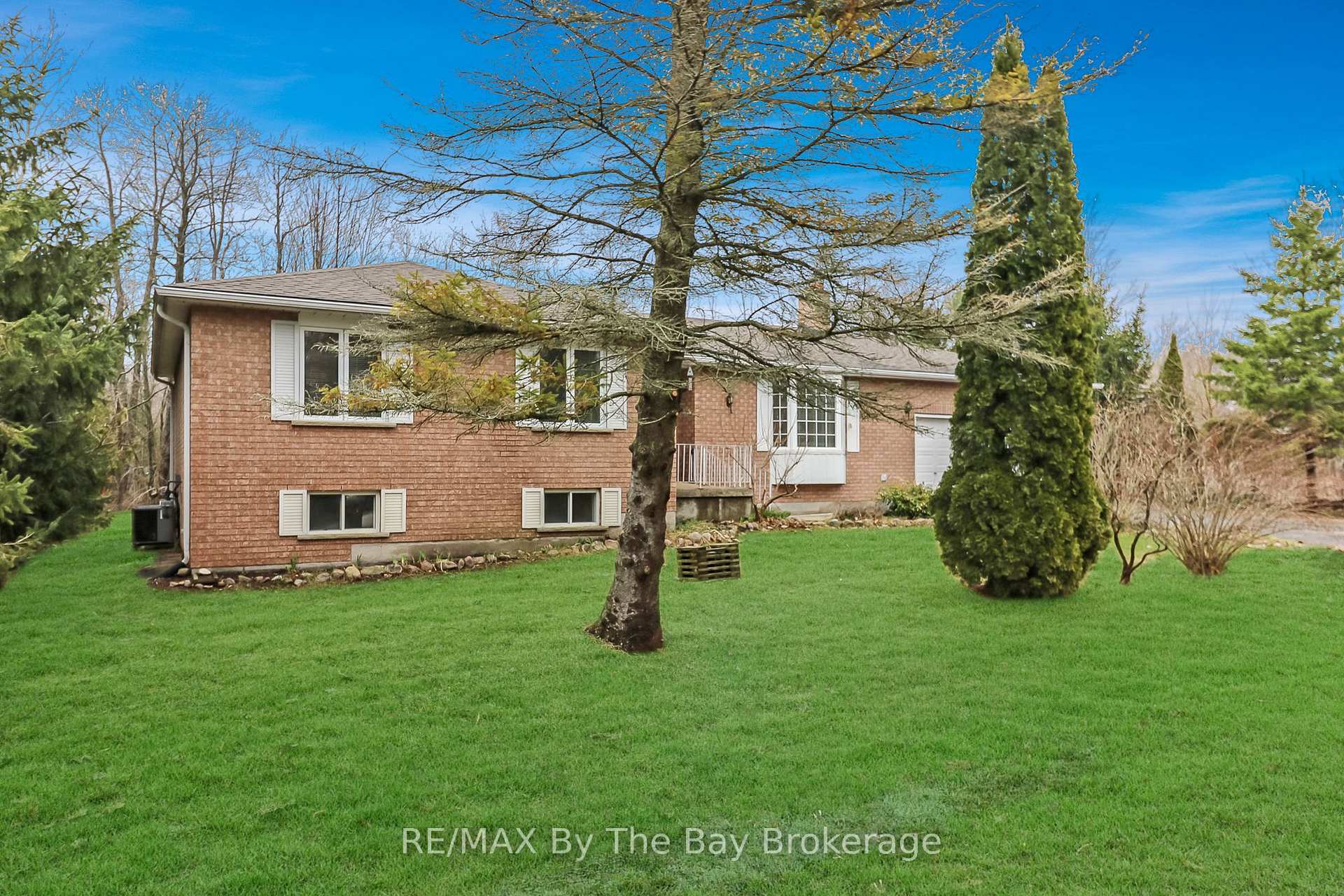 Photo 10 of 12 Bridlewood Crescent, Wasaga Beach — HOMEH