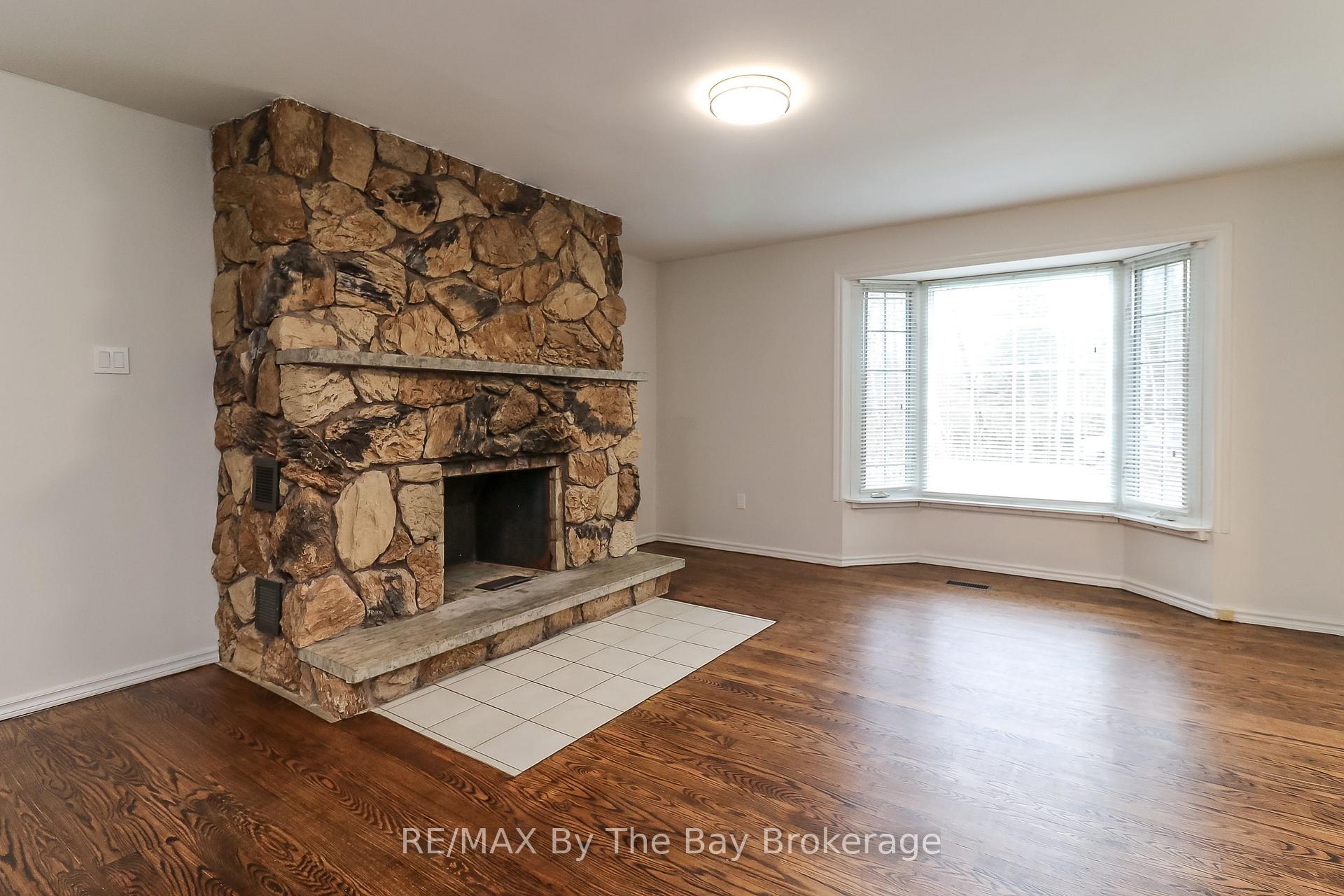 Photo 12 of 12 Bridlewood Crescent, Wasaga Beach — HOMEH