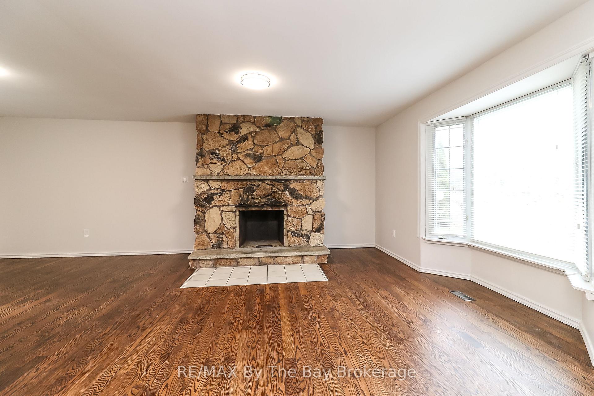 Photo 13 of 12 Bridlewood Crescent, Wasaga Beach — HOMEH