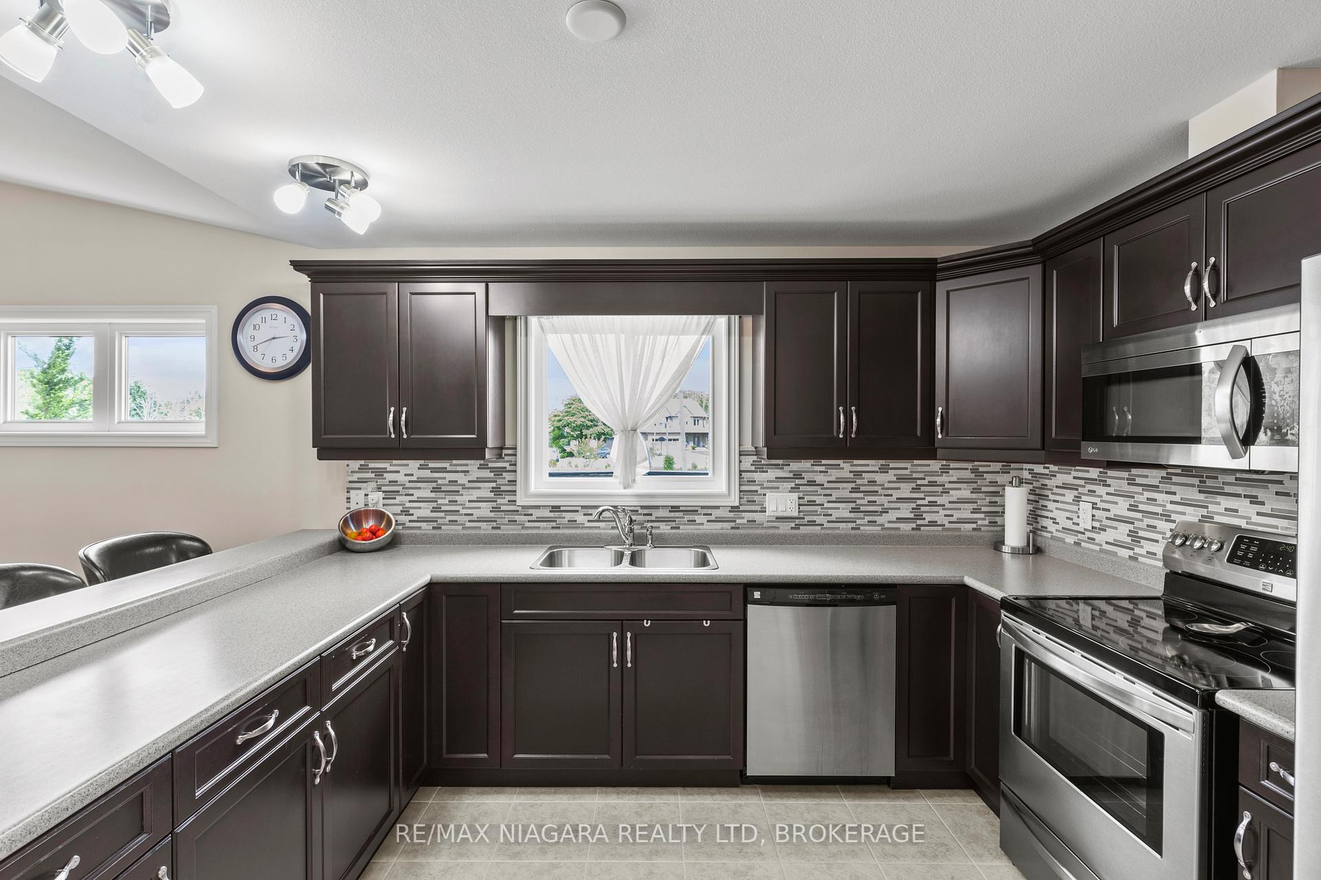 Photo 8 of 78 Falcon Drive, Welland, Coyle Creek — HOMEH