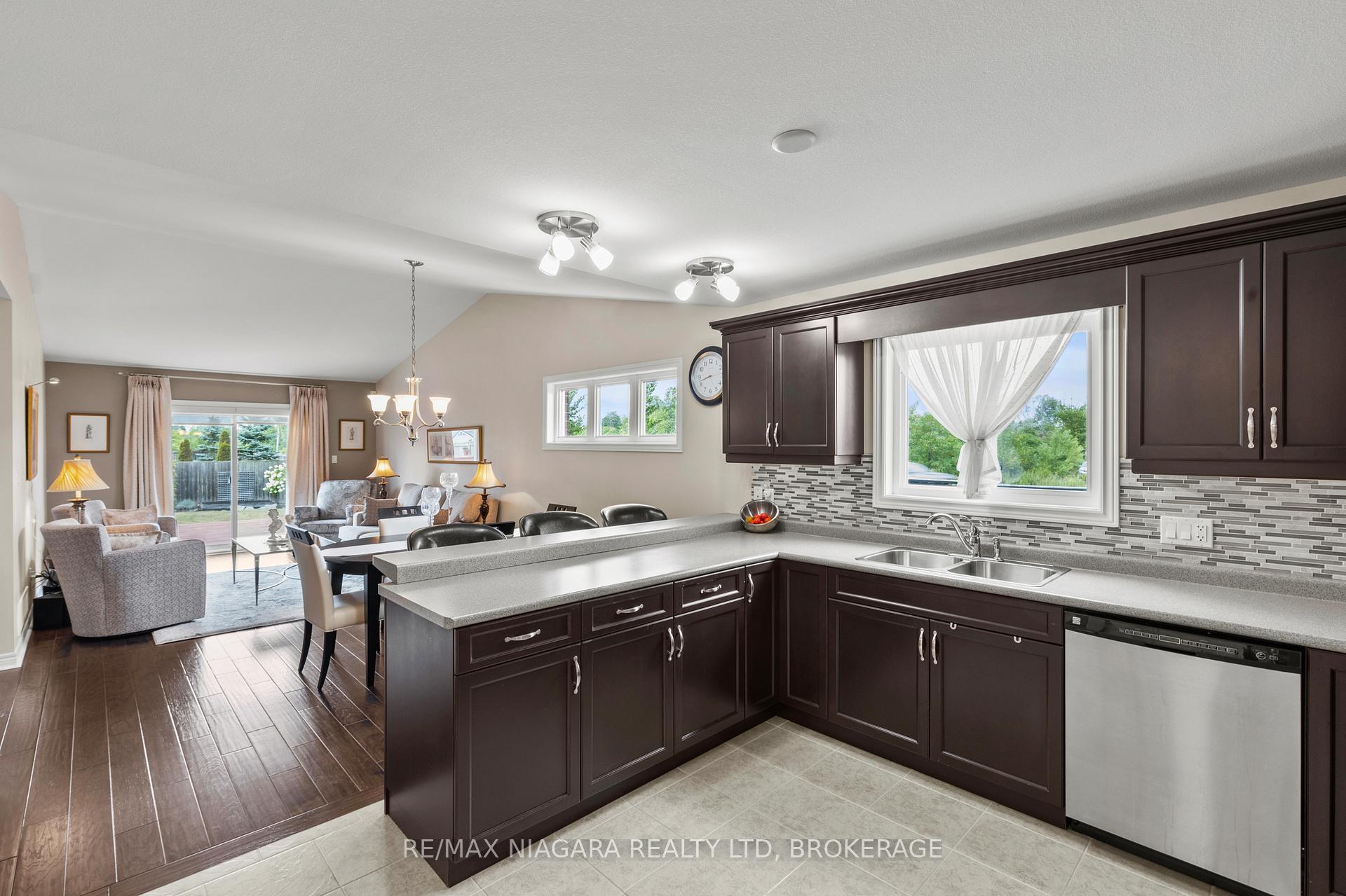 Photo 9 of 78 Falcon Drive, Welland, Coyle Creek — HOMEH