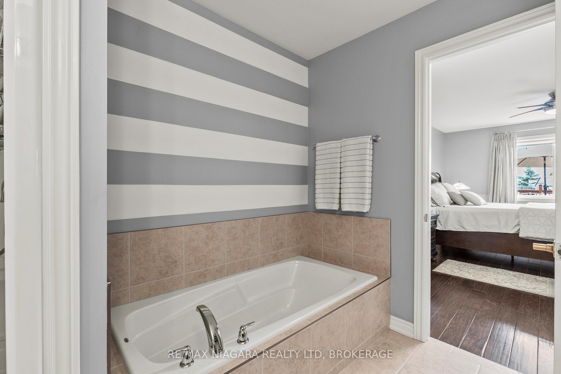 Photo 18 of 78 Falcon Drive, Welland, Coyle Creek — HOMEH