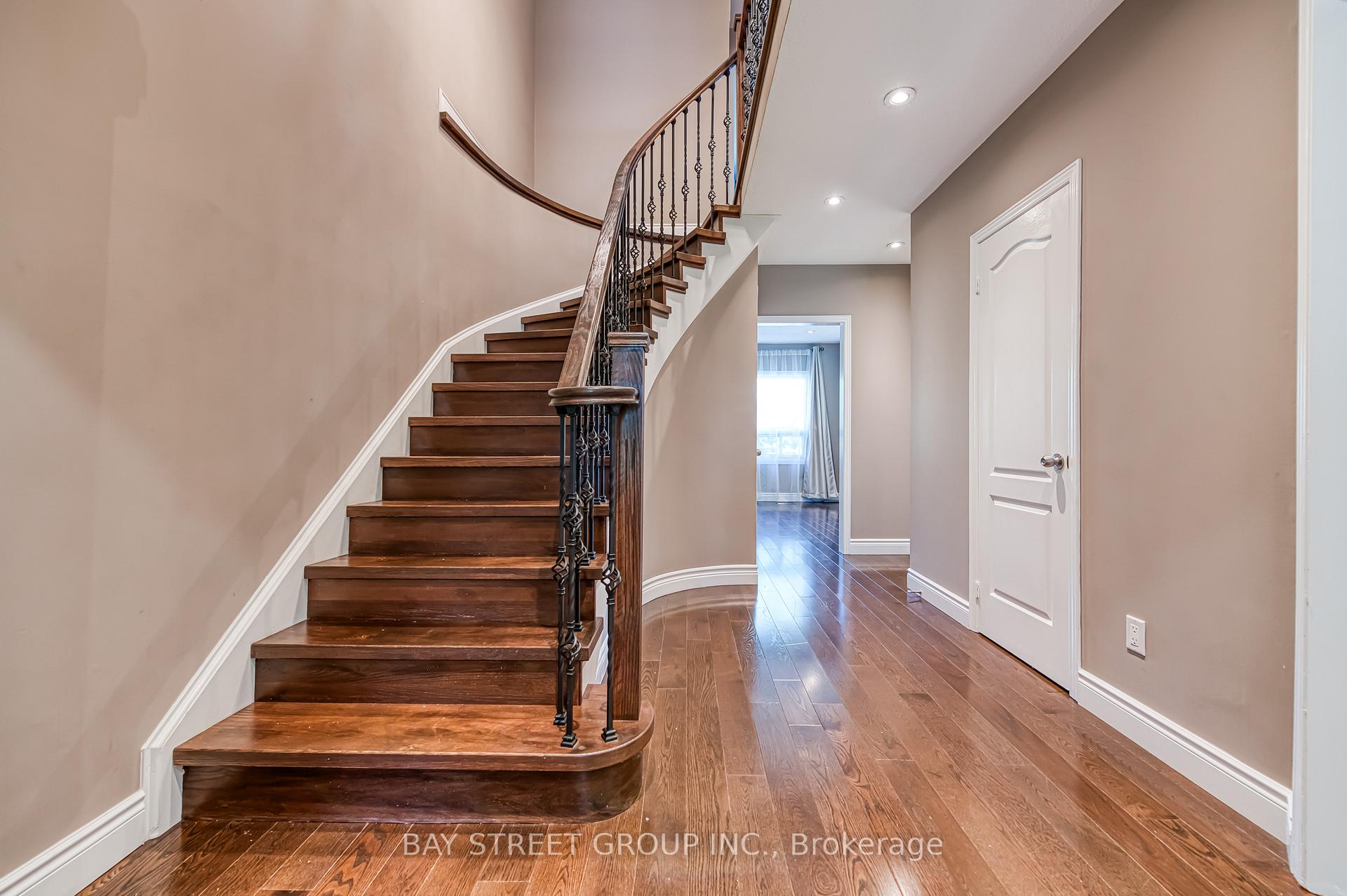Photo 4 of 15 Glenbury Drive, Vaughan, Brownridge — HOMEH