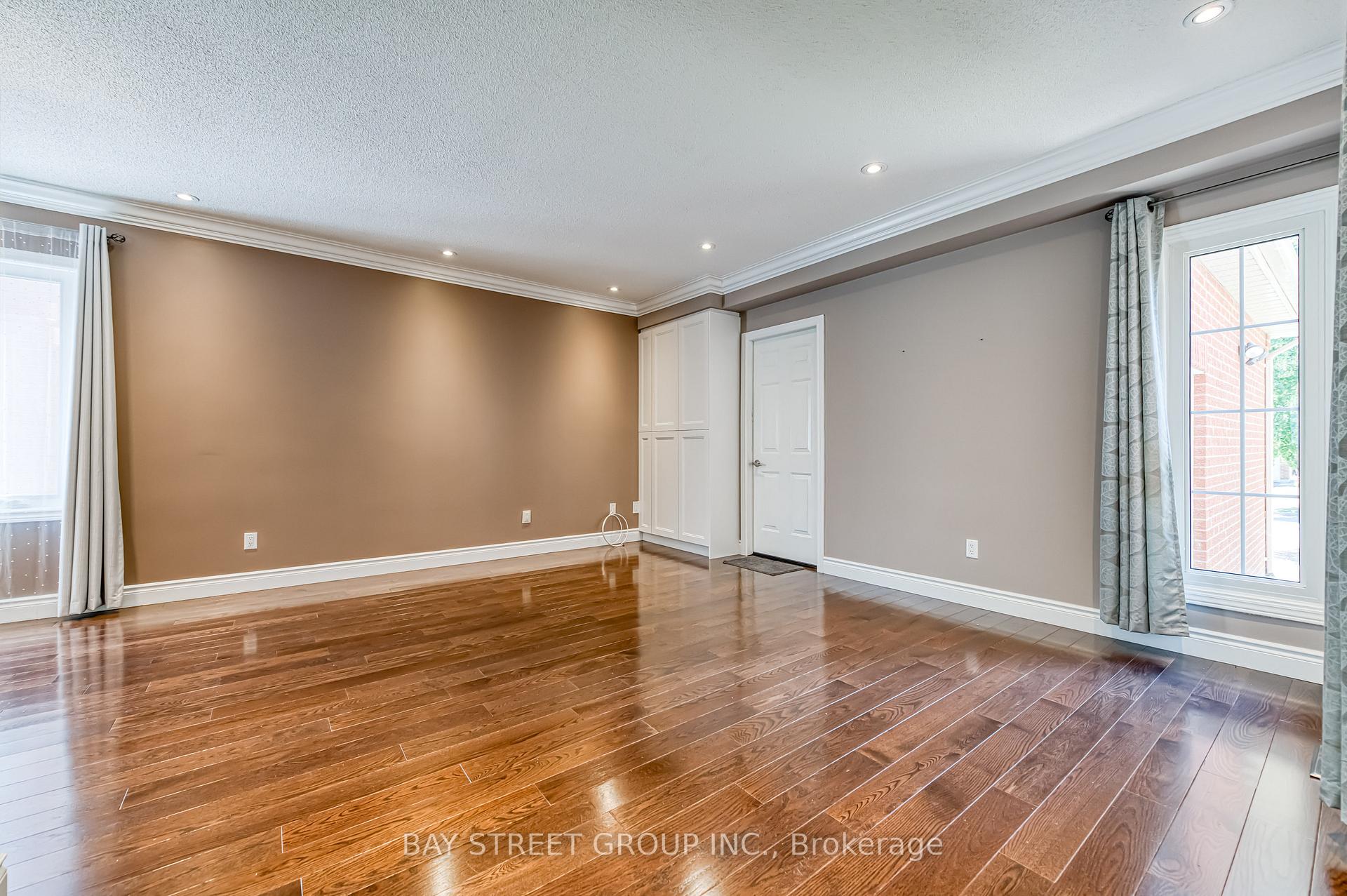 Photo 5 of 15 Glenbury Drive, Vaughan, Brownridge — HOMEH