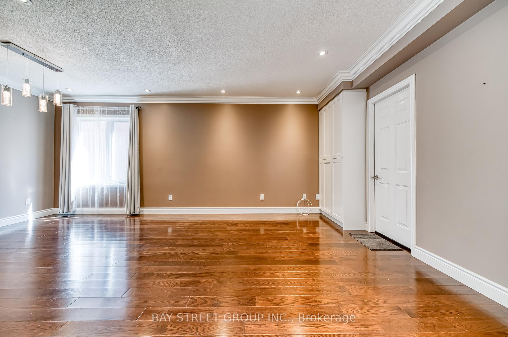 Photo 6 of 15 Glenbury Drive, Vaughan, Brownridge — HOMEH
