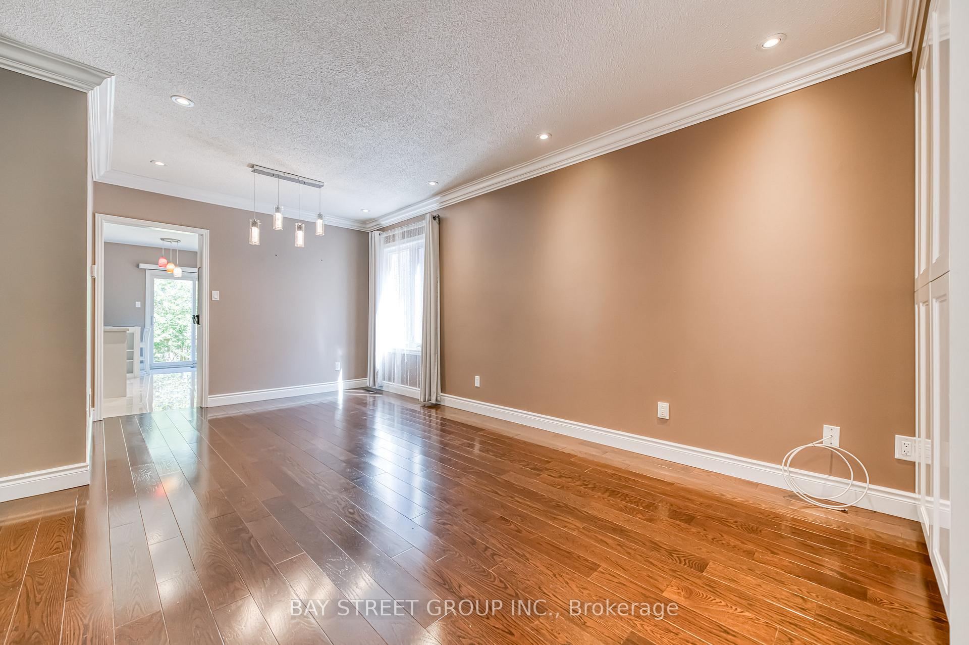 Photo 7 of 15 Glenbury Drive, Vaughan, Brownridge — HOMEH