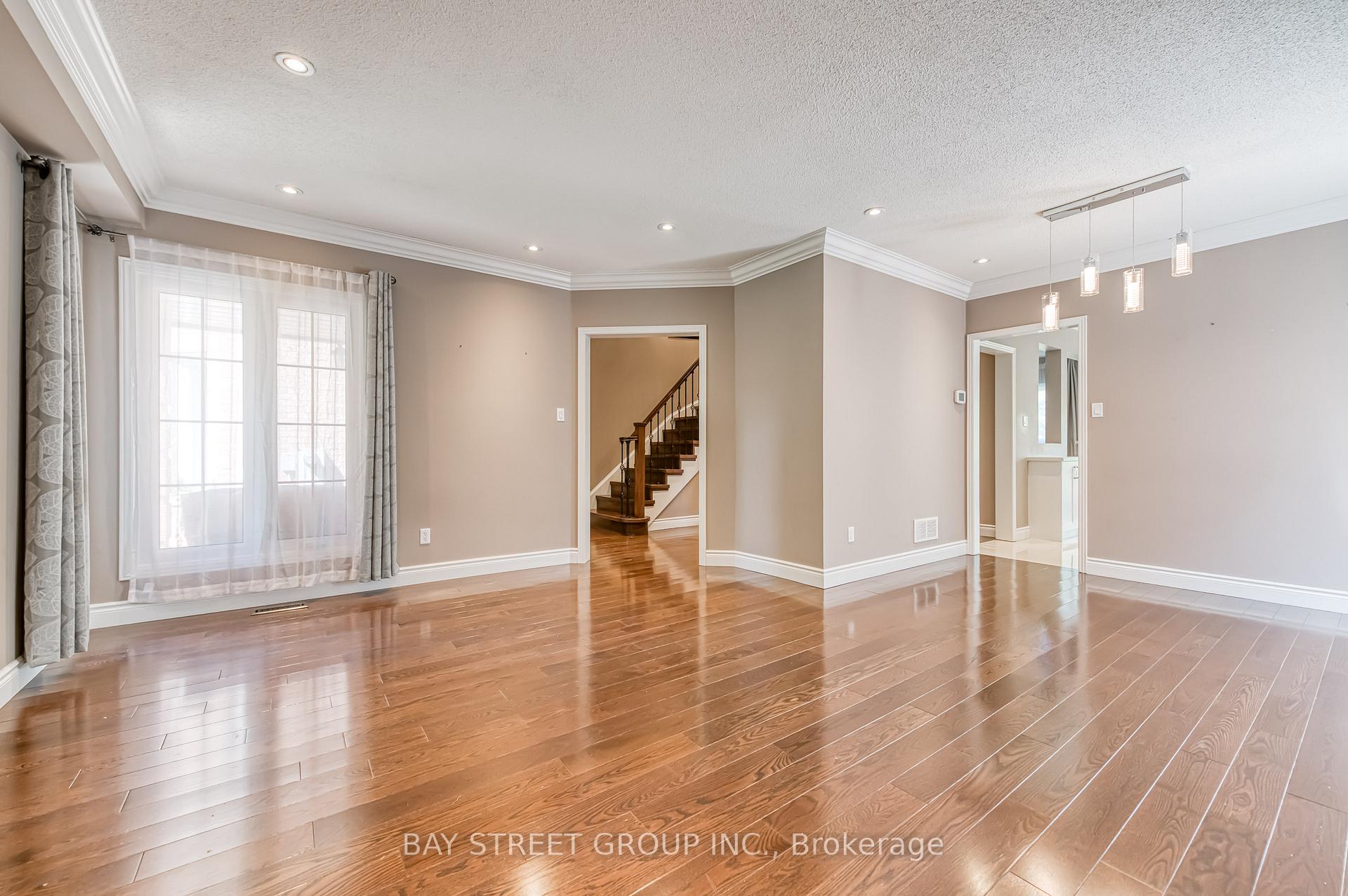 Photo 8 of 15 Glenbury Drive, Vaughan, Brownridge — HOMEH