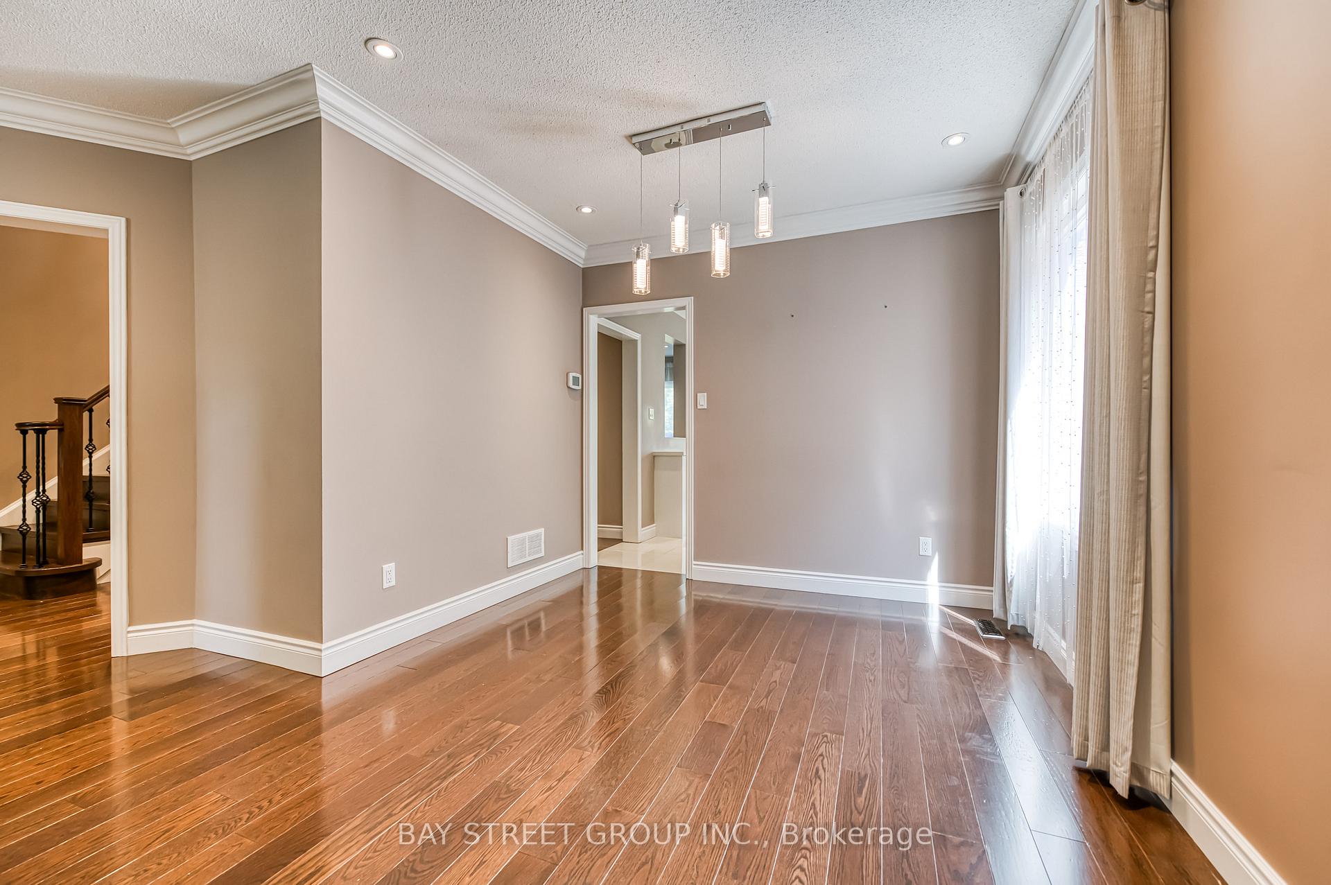 Photo 9 of 15 Glenbury Drive, Vaughan, Brownridge — HOMEH