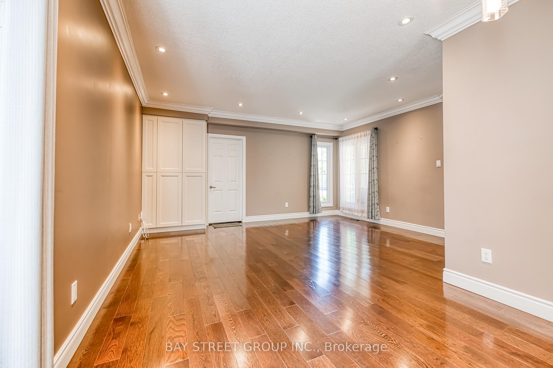 Photo 10 of 15 Glenbury Drive, Vaughan, Brownridge — HOMEH