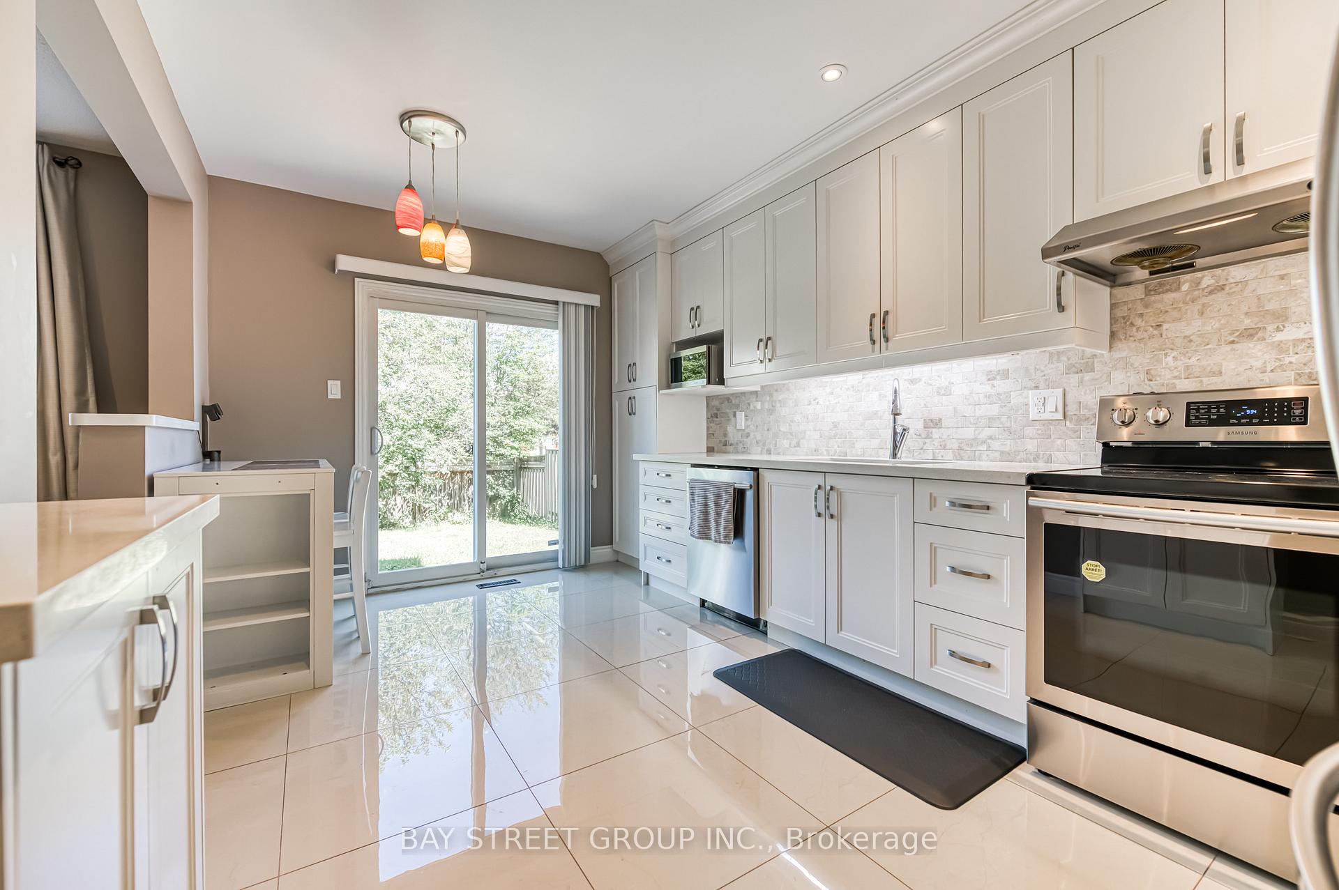 Photo 11 of 15 Glenbury Drive, Vaughan, Brownridge — HOMEH