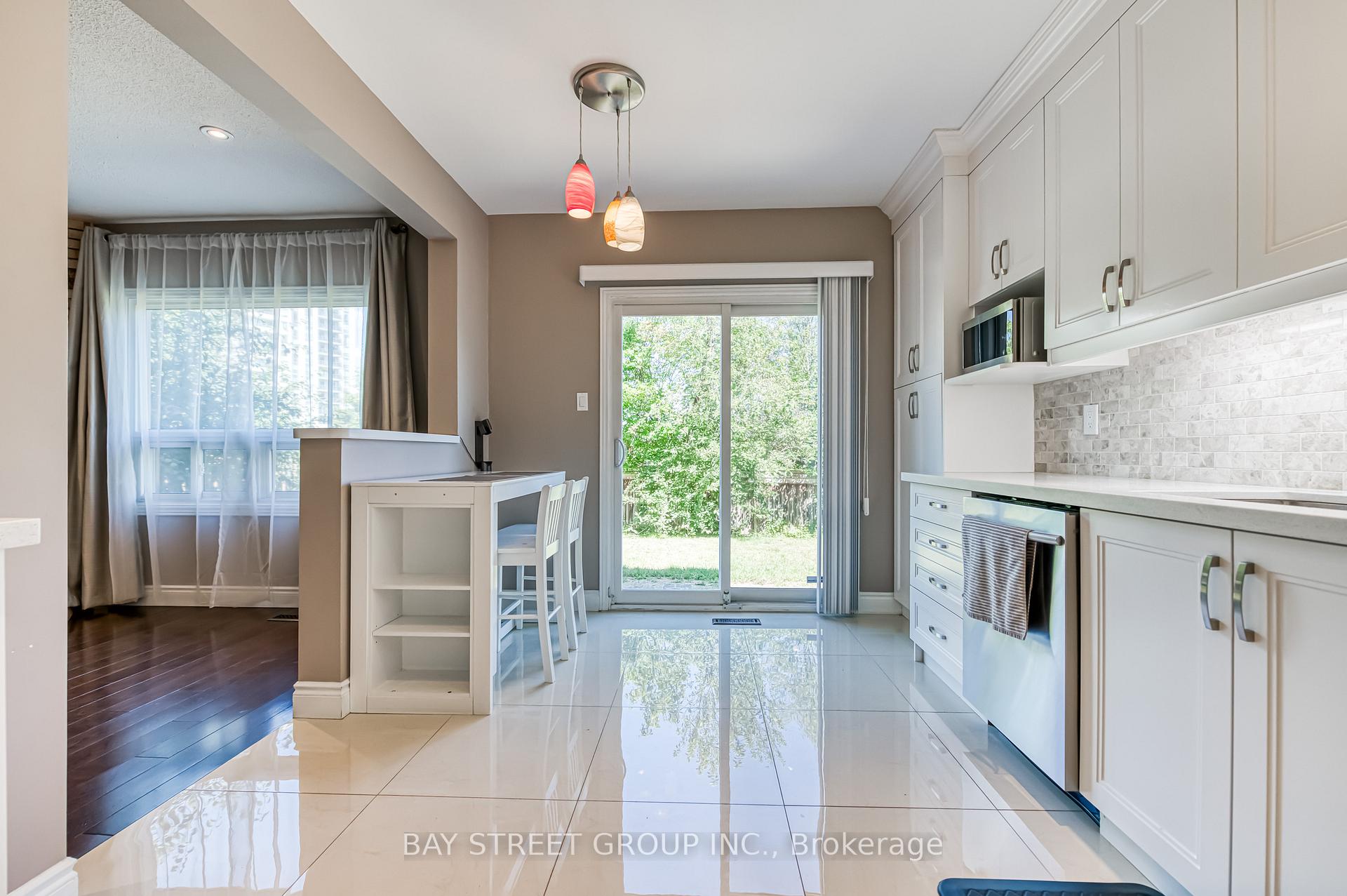 Photo 12 of 15 Glenbury Drive, Vaughan, Brownridge — HOMEH