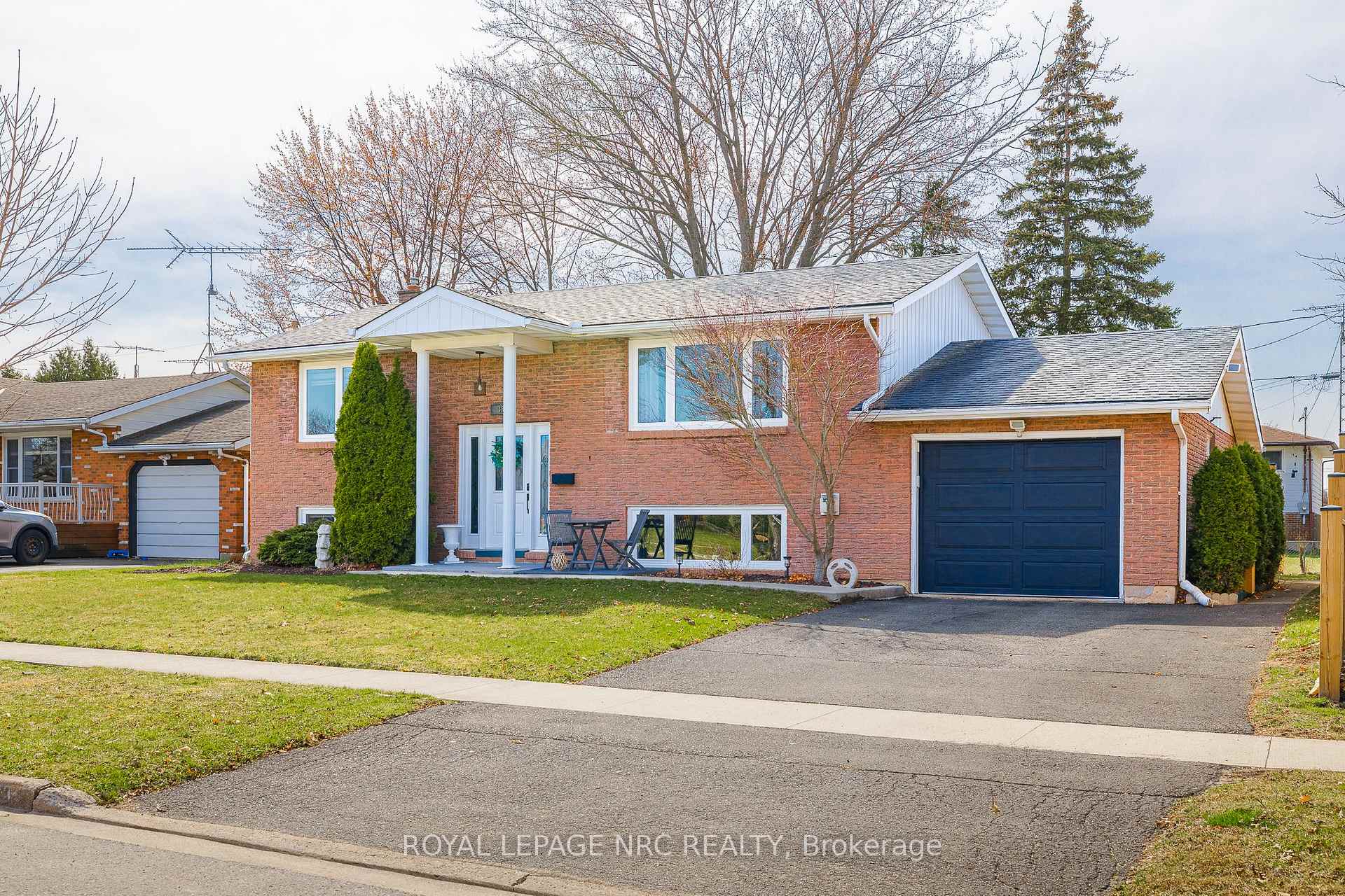Photo 2 of 33 Idylwood Road, Welland, N. Welland — HOMEH