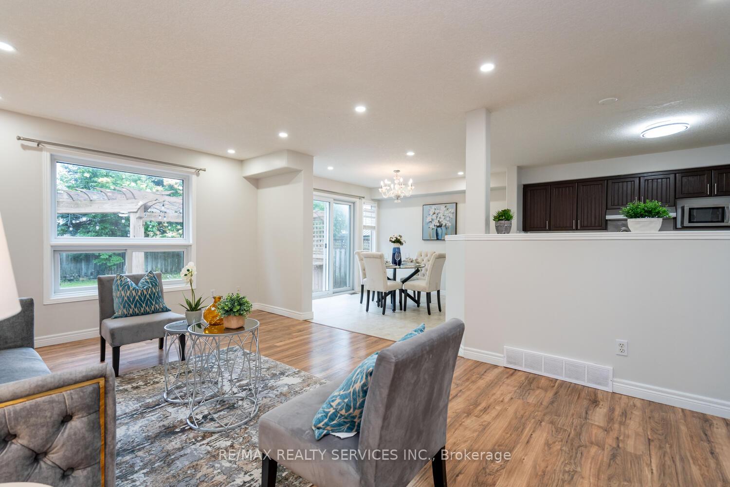 Photo 11 of 704 Black Cherry Street, Waterloo — HOMEH
