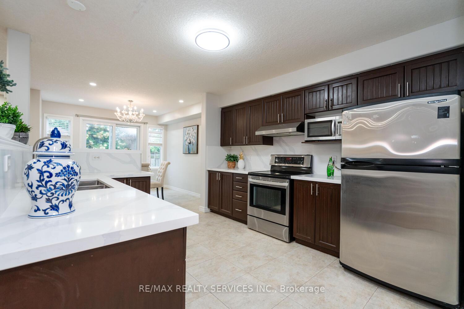 Photo 16 of 704 Black Cherry Street, Waterloo — HOMEH