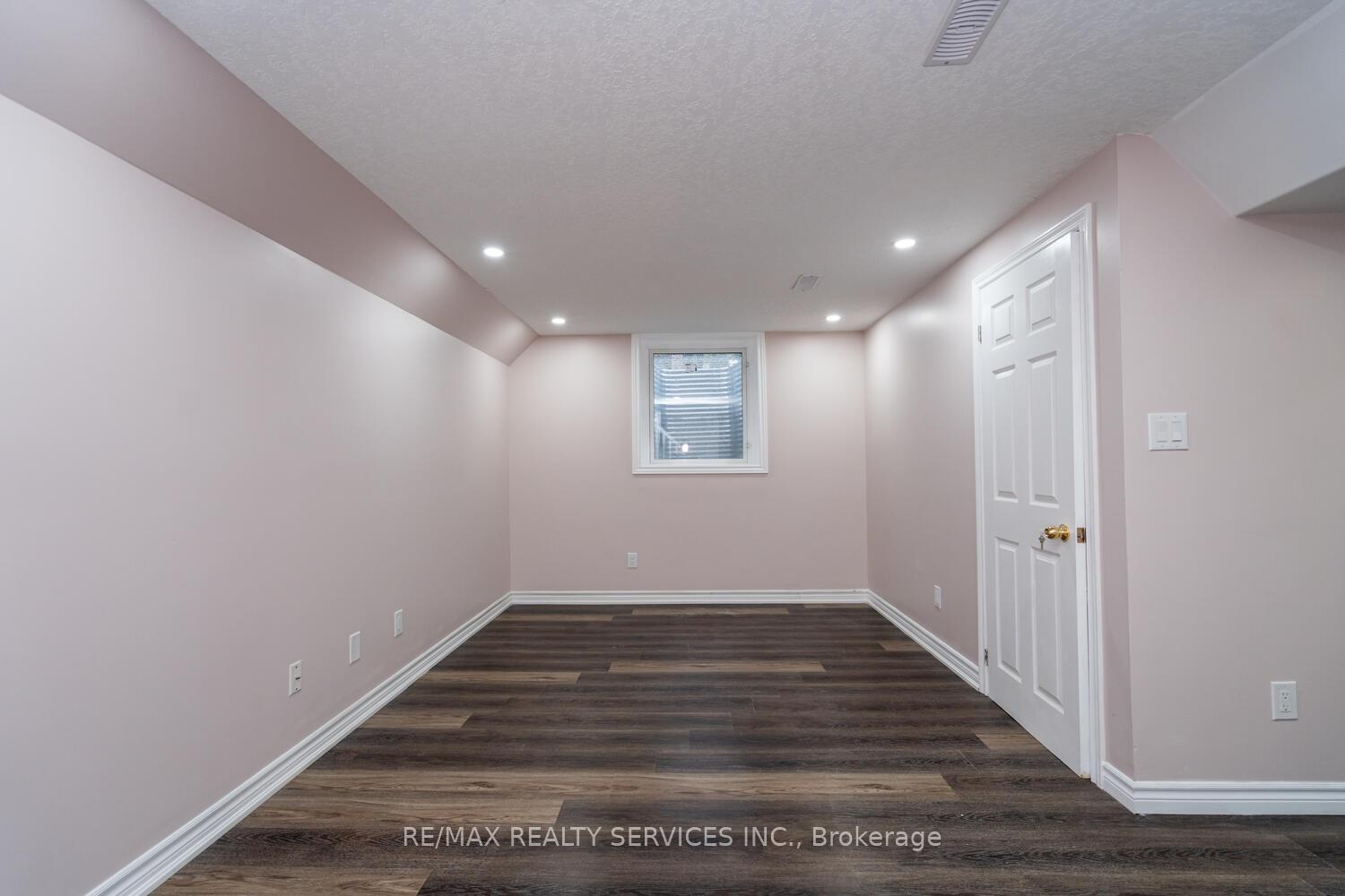 Photo 40 of 704 Black Cherry Street, Waterloo — HOMEH