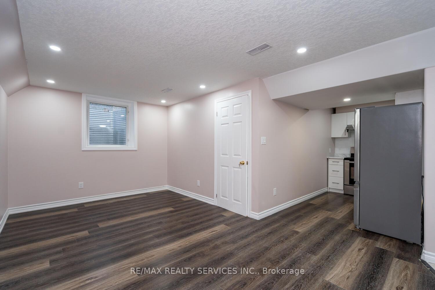 Photo 41 of 704 Black Cherry Street, Waterloo — HOMEH