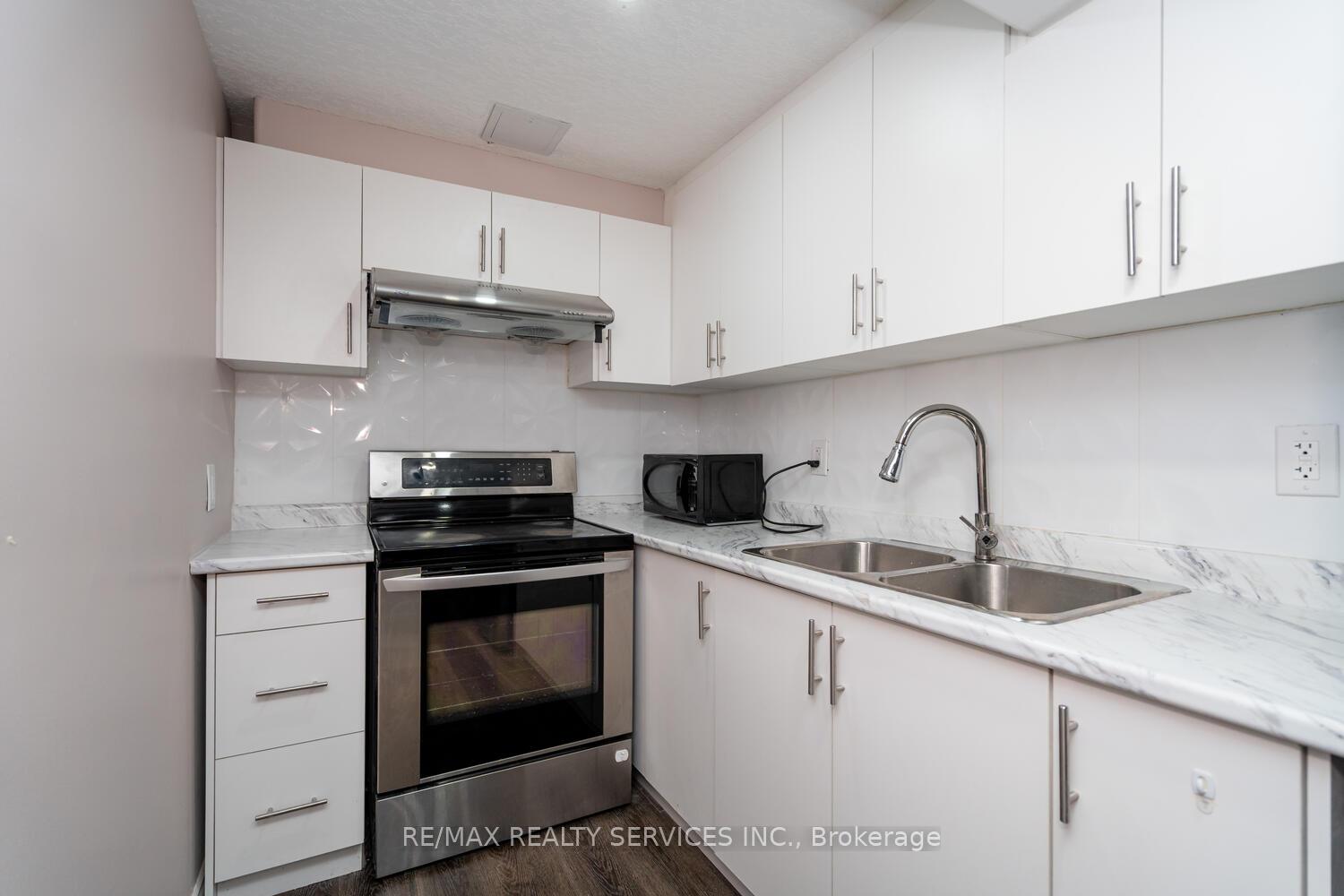 Photo 42 of 704 Black Cherry Street, Waterloo — HOMEH