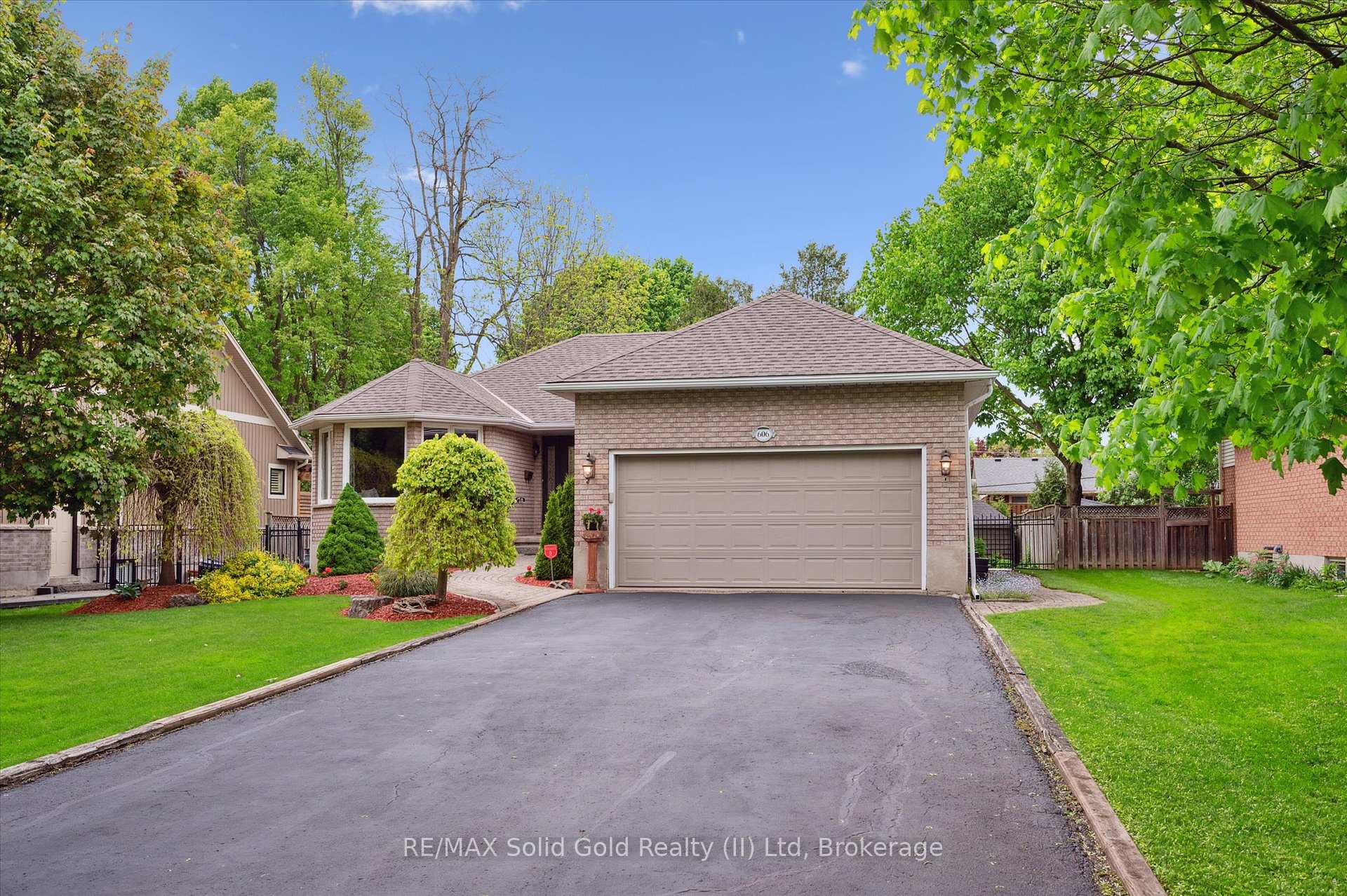 Photo 3 of 606 Rustic Drive, Waterloo — HOMEH