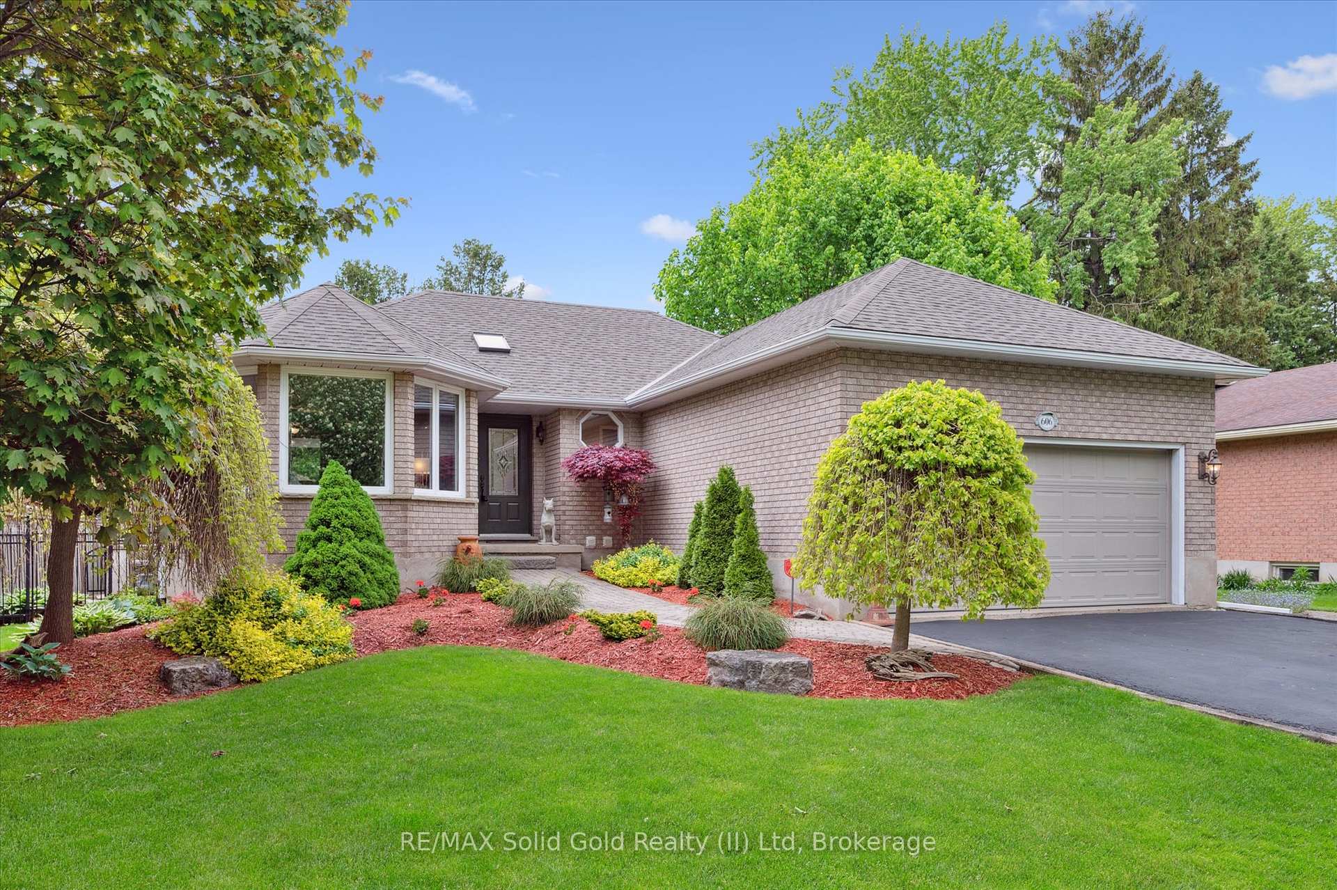 Photo 4 of 606 Rustic Drive, Waterloo — HOMEH
