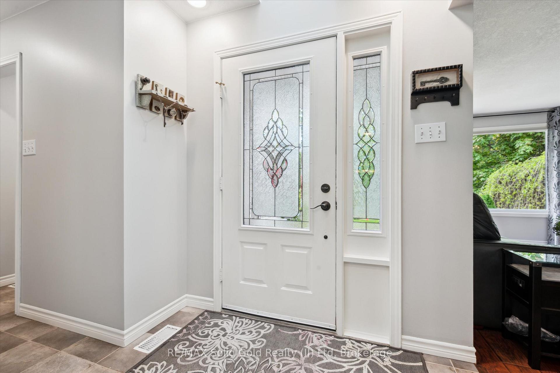 Photo 6 of 606 Rustic Drive, Waterloo — HOMEH