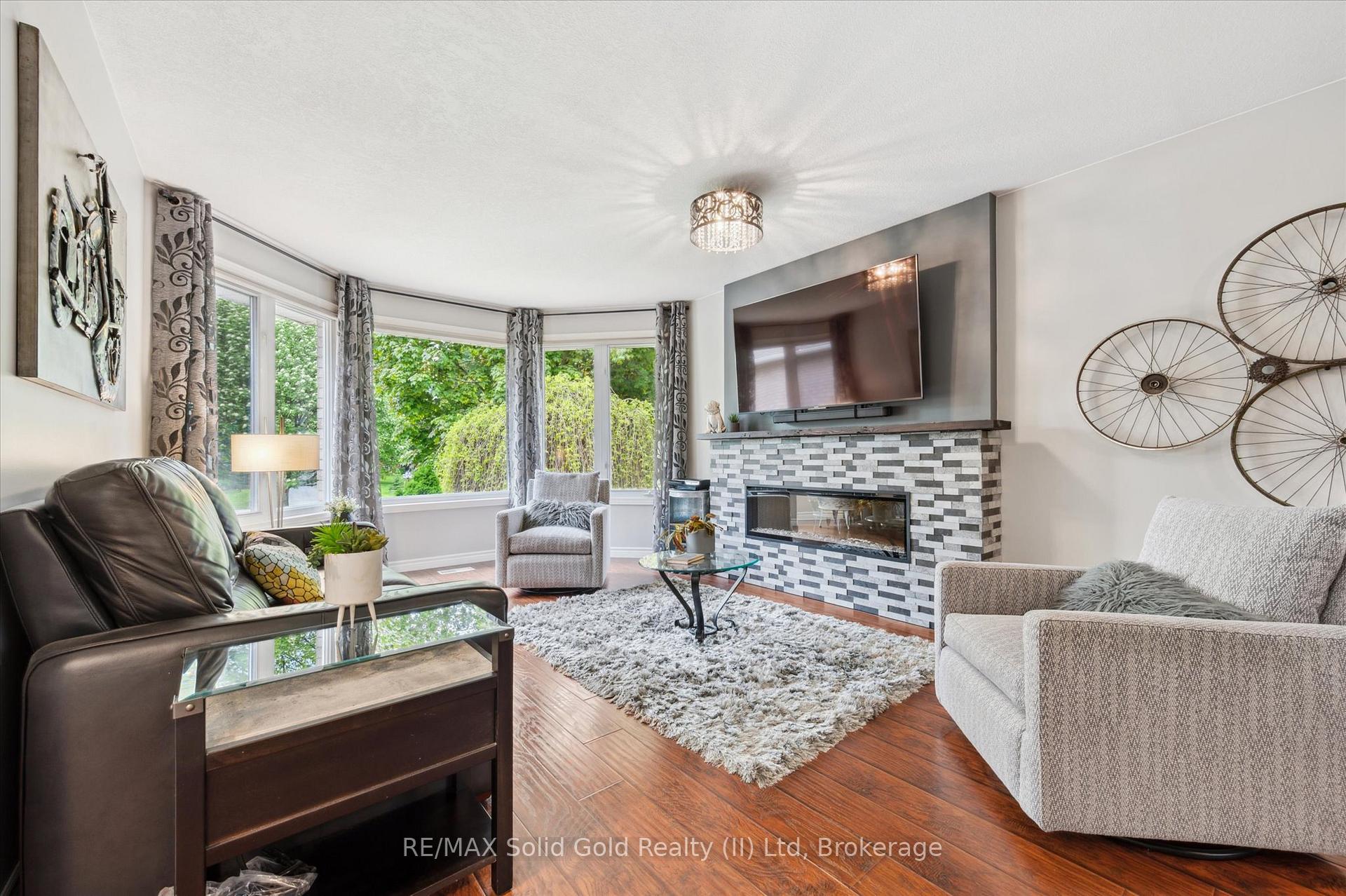 Photo 7 of 606 Rustic Drive, Waterloo — HOMEH