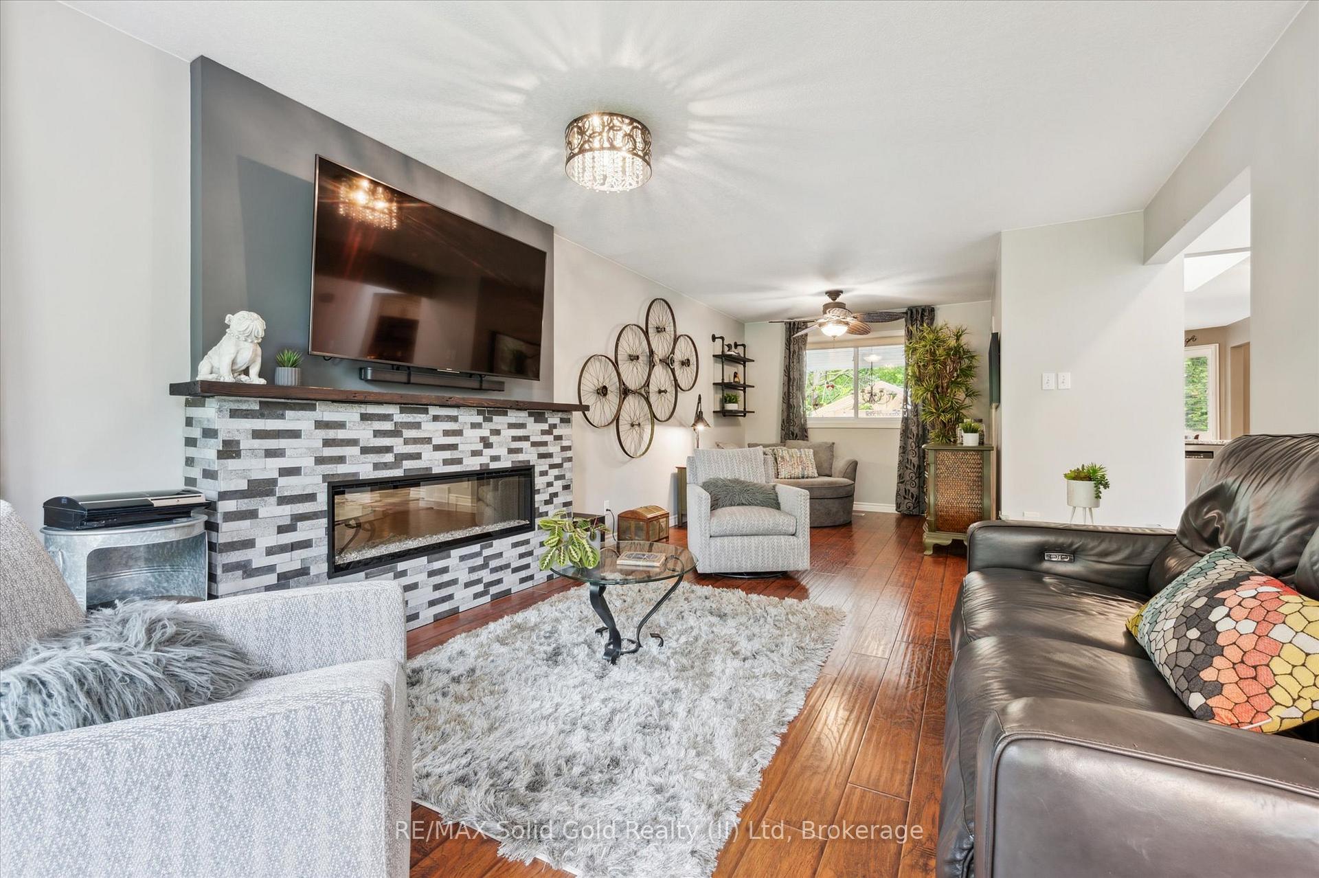 Photo 9 of 606 Rustic Drive, Waterloo — HOMEH