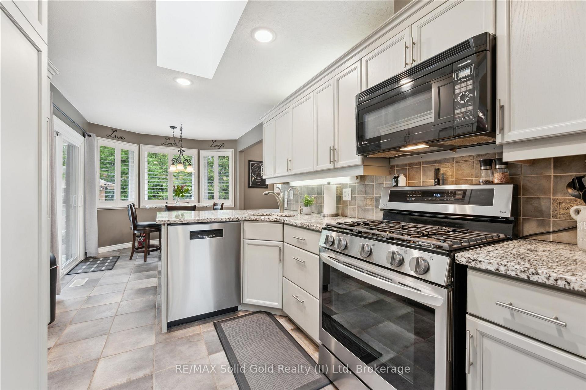 Photo 11 of 606 Rustic Drive, Waterloo — HOMEH