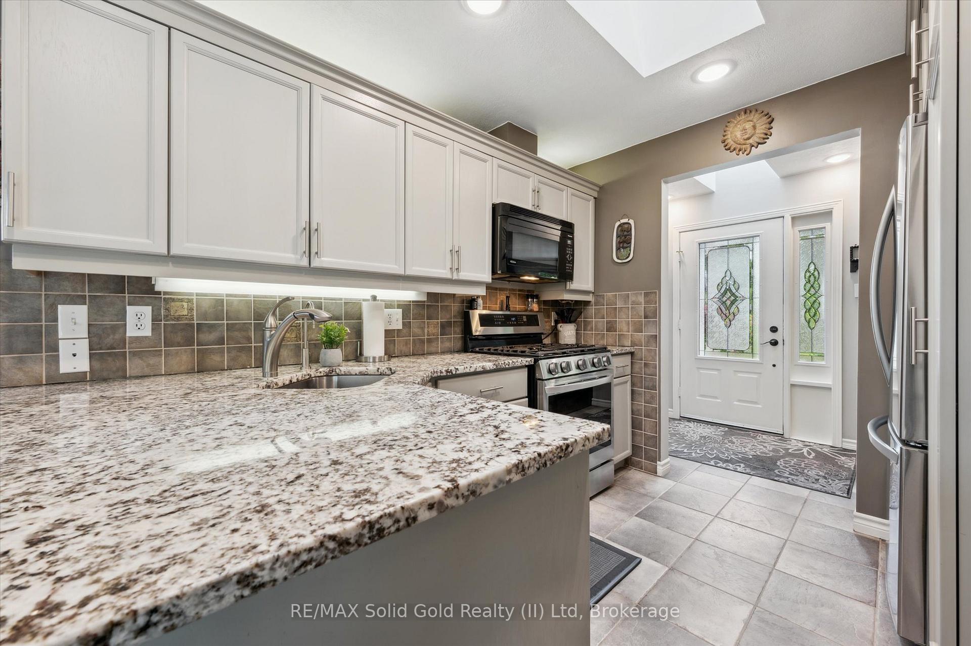 Photo 12 of 606 Rustic Drive, Waterloo — HOMEH