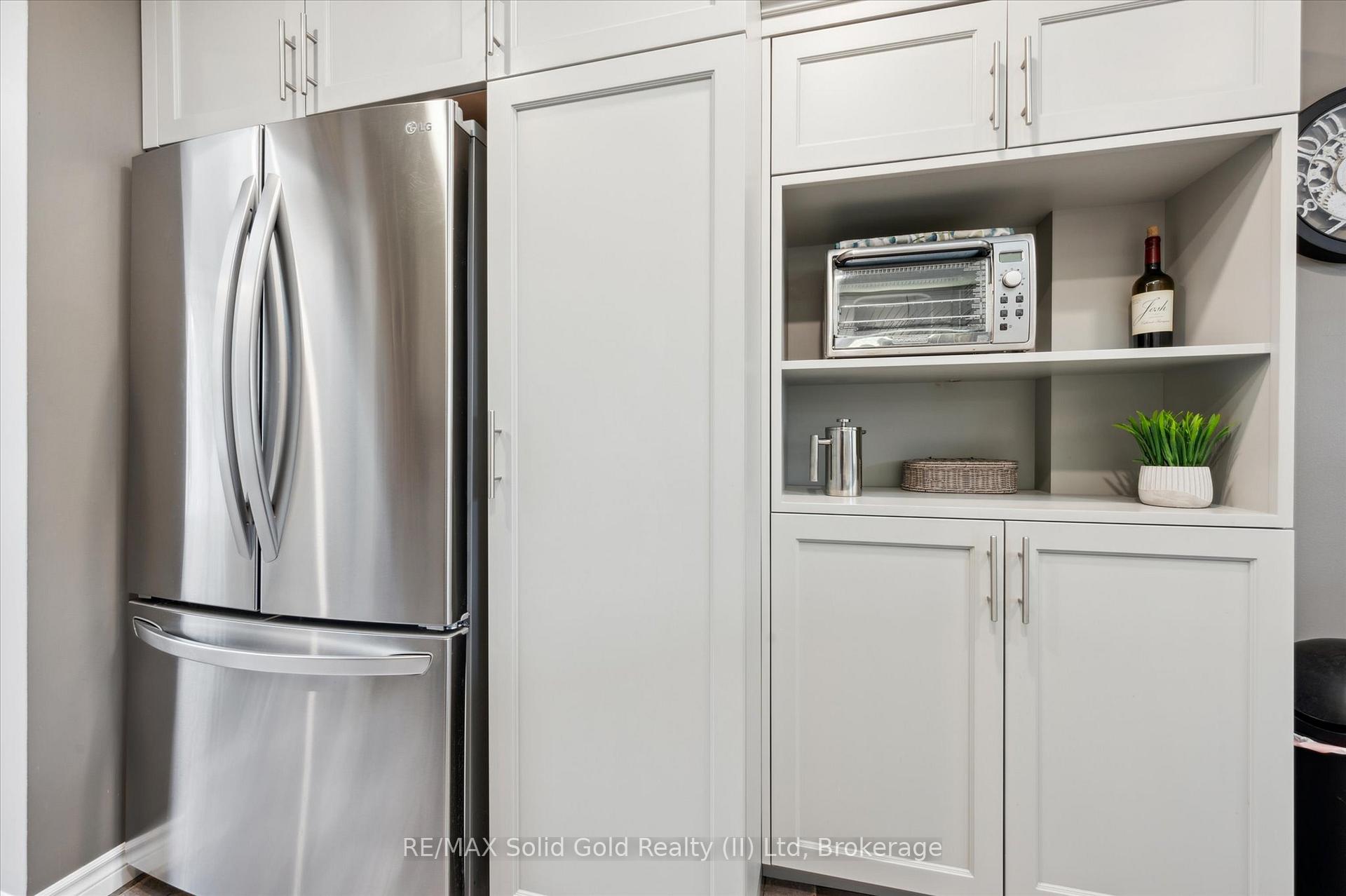 Photo 13 of 606 Rustic Drive, Waterloo — HOMEH