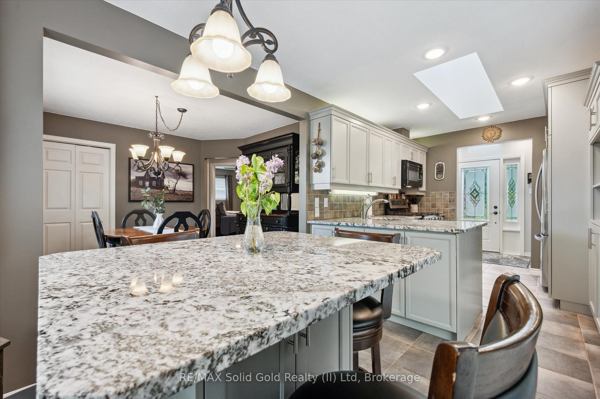 Photo 15 of 606 Rustic Drive, Waterloo — HOMEH