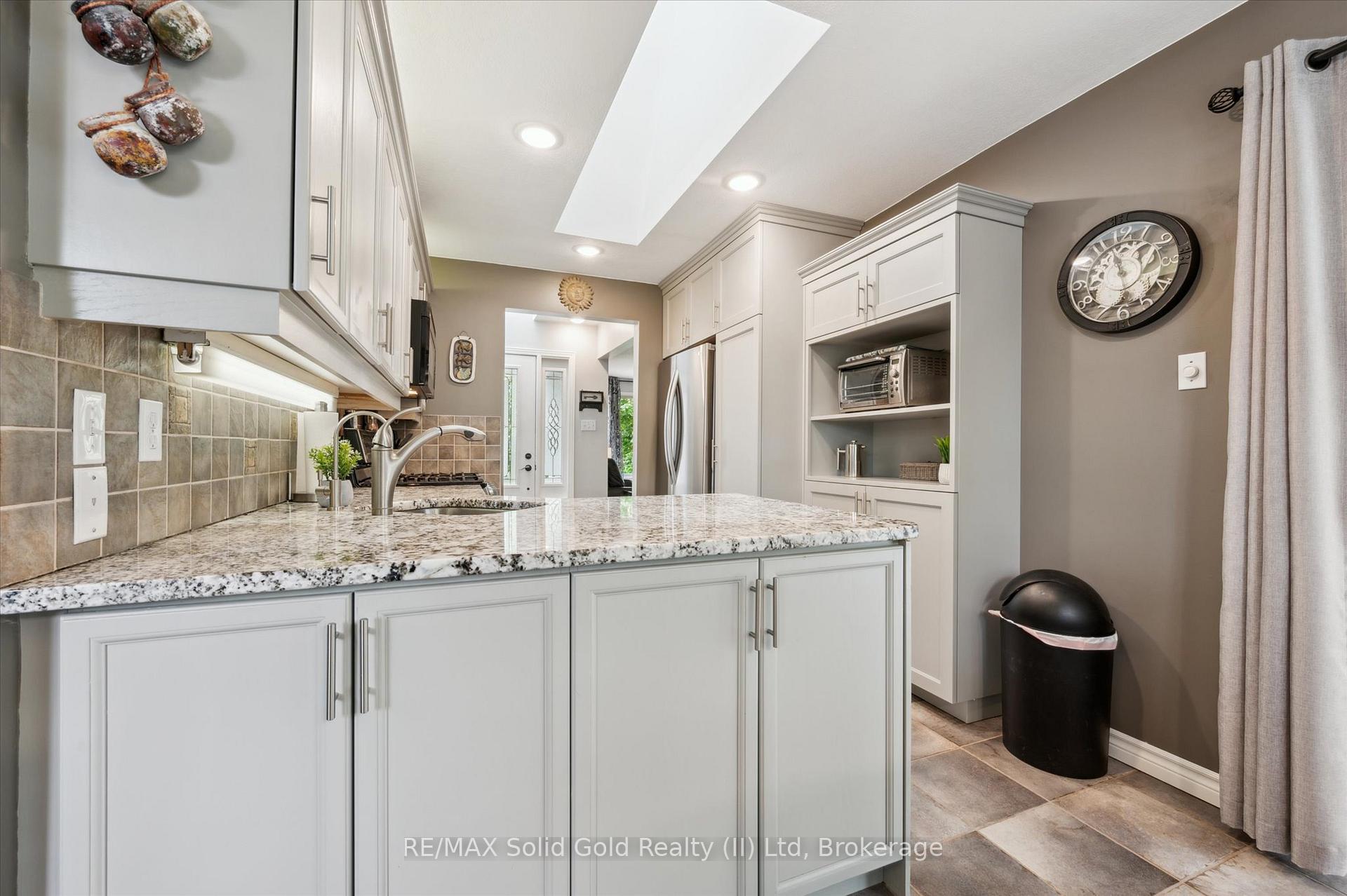 Photo 16 of 606 Rustic Drive, Waterloo — HOMEH