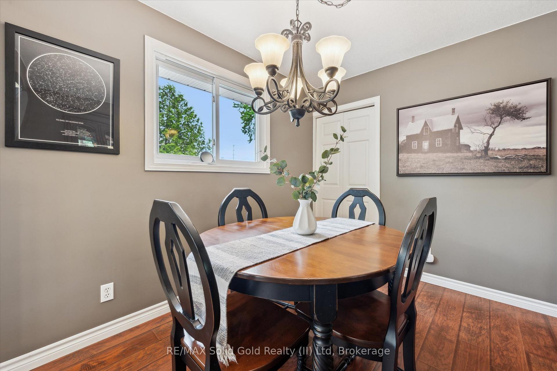 Photo 17 of 606 Rustic Drive, Waterloo — HOMEH