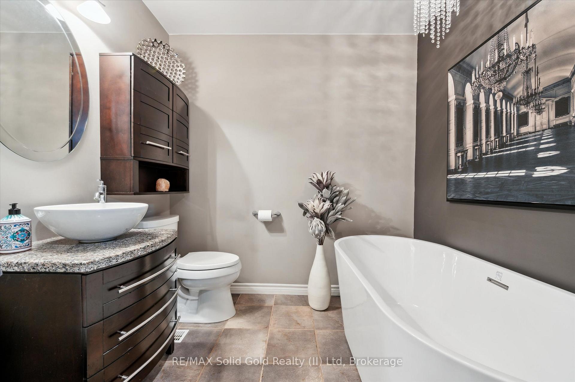 Photo 19 of 606 Rustic Drive, Waterloo — HOMEH