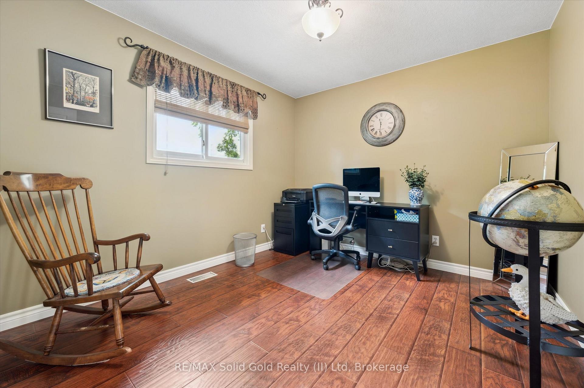 Photo 20 of 606 Rustic Drive, Waterloo — HOMEH