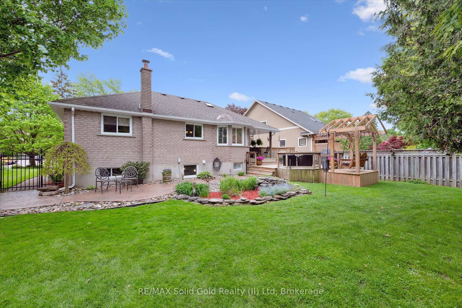 Photo 40 of 606 Rustic Drive, Waterloo — HOMEH