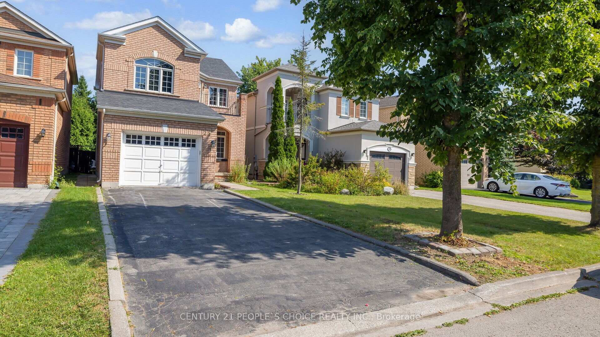 Photo 2 of 25 Willow Tree Street, Vaughan, Maple — HOMEH