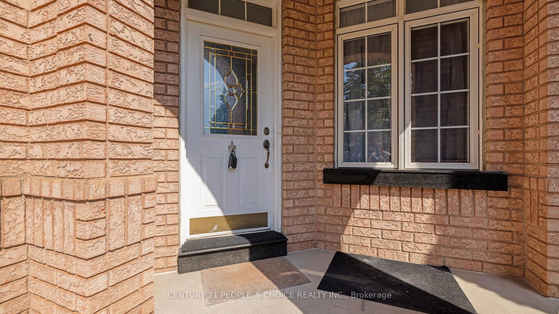 Photo 3 of 25 Willow Tree Street, Vaughan, Maple — HOMEH
