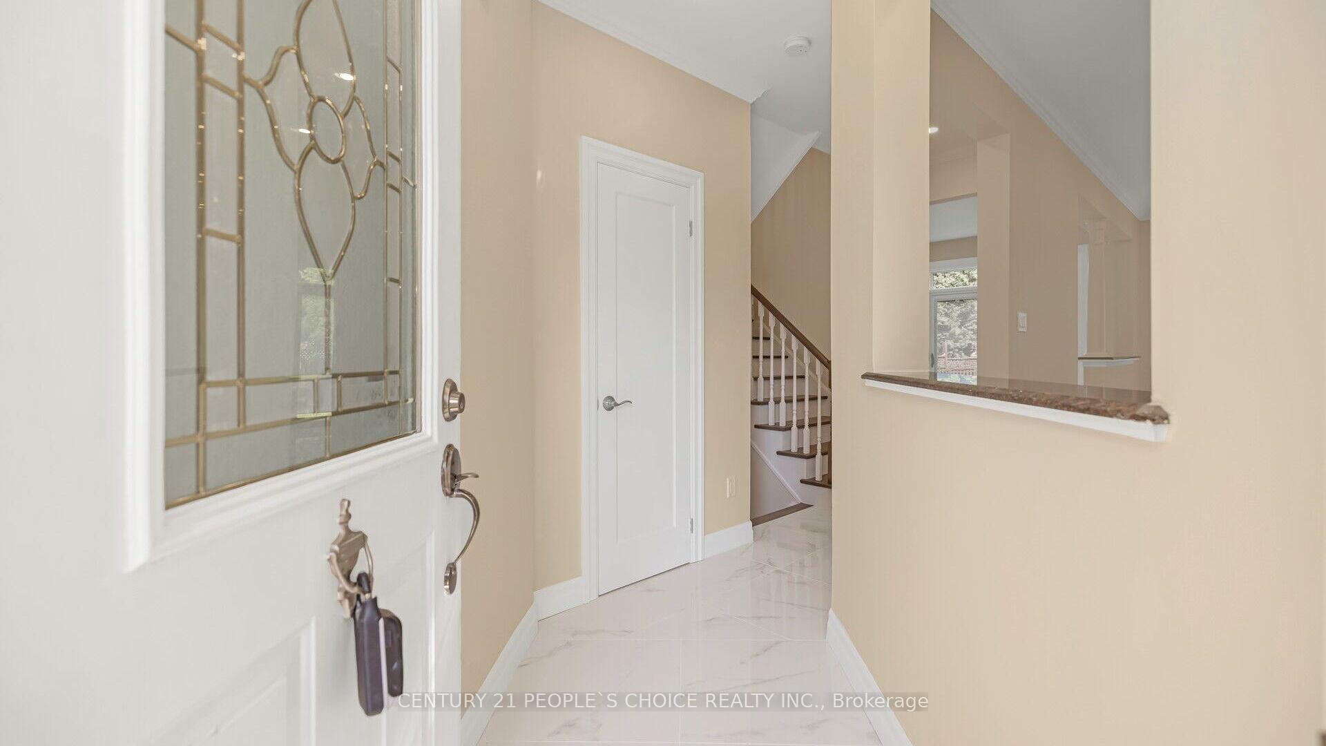 Photo 4 of 25 Willow Tree Street, Vaughan, Maple — HOMEH