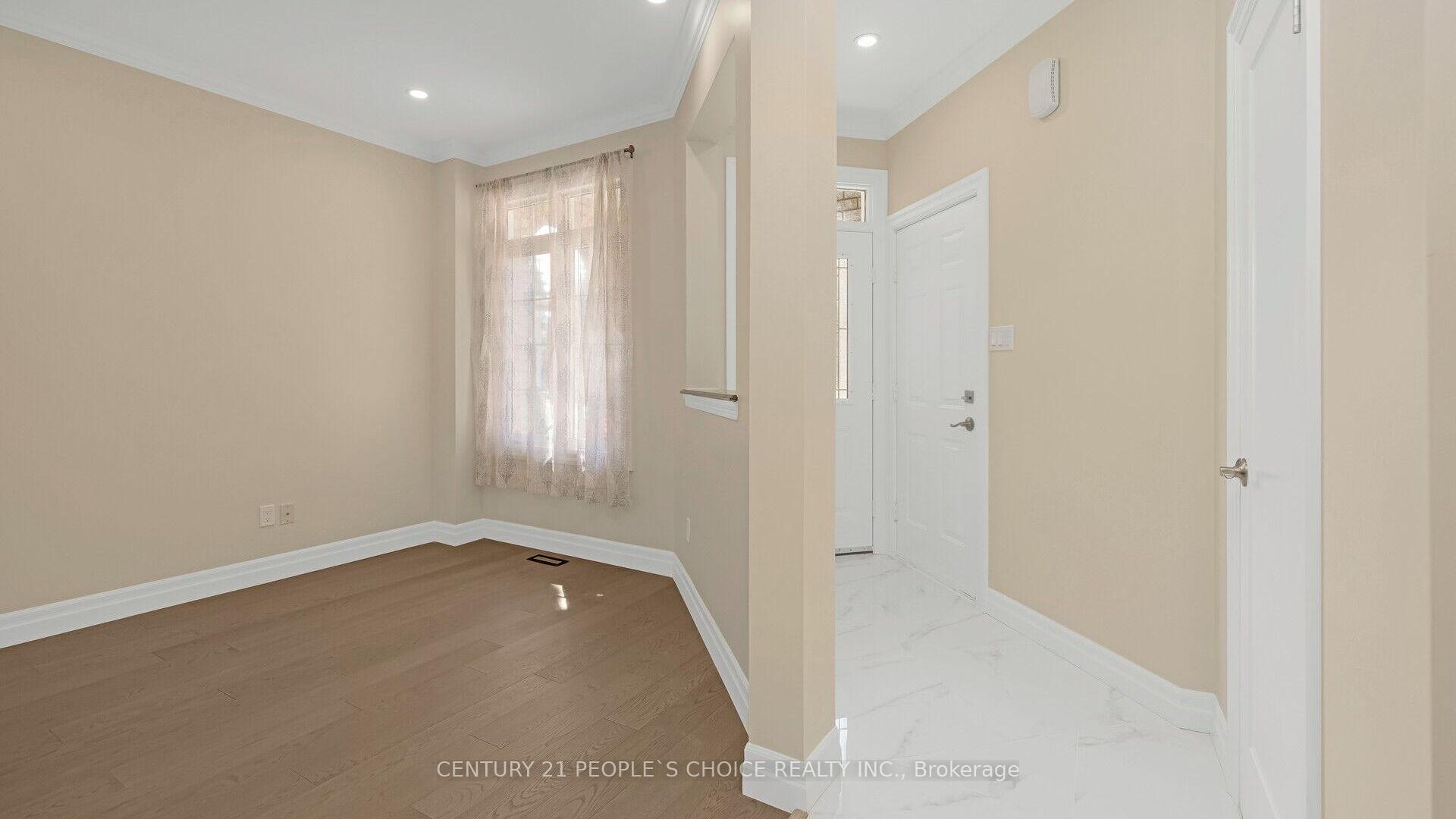 Photo 5 of 25 Willow Tree Street, Vaughan, Maple — HOMEH