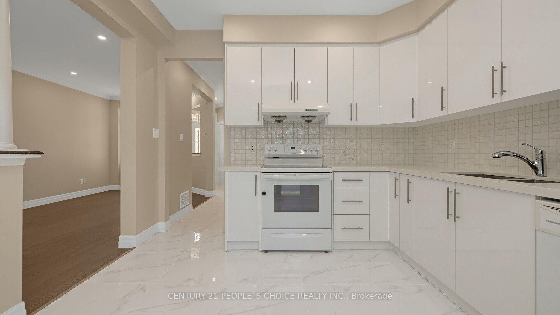 Photo 10 of 25 Willow Tree Street, Vaughan, Maple — HOMEH