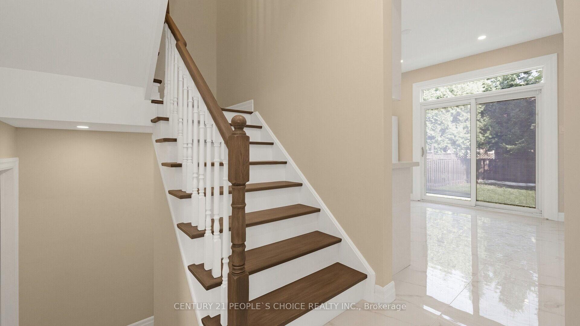 Photo 16 of 25 Willow Tree Street, Vaughan, Maple — HOMEH