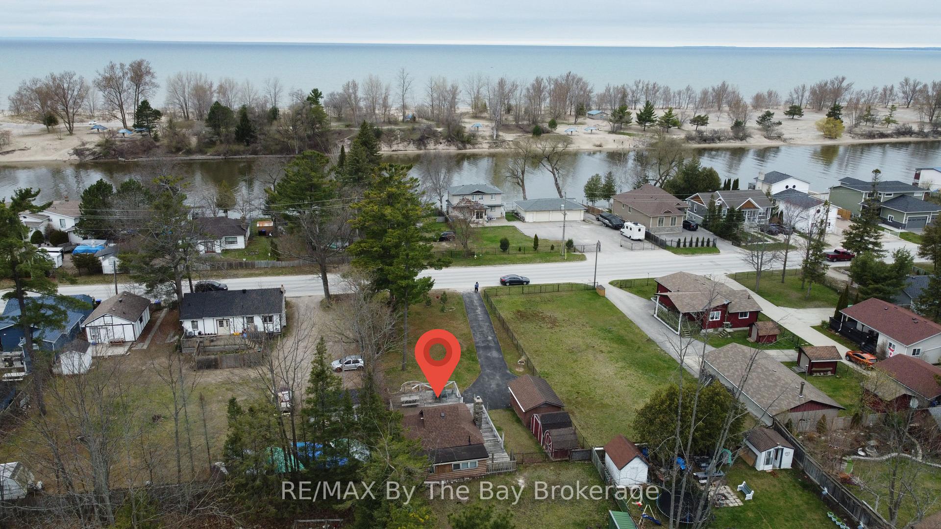 Photo 3 of 125 River Road E, Wasaga Beach — HOMEH