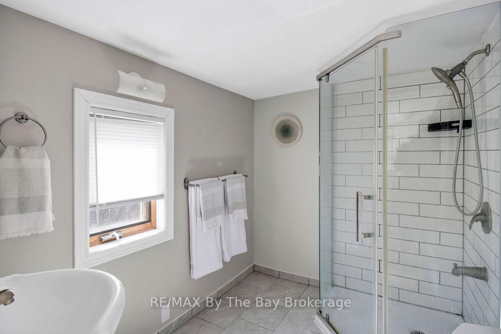 Photo 10 of 125 River Road E, Wasaga Beach — HOMEH